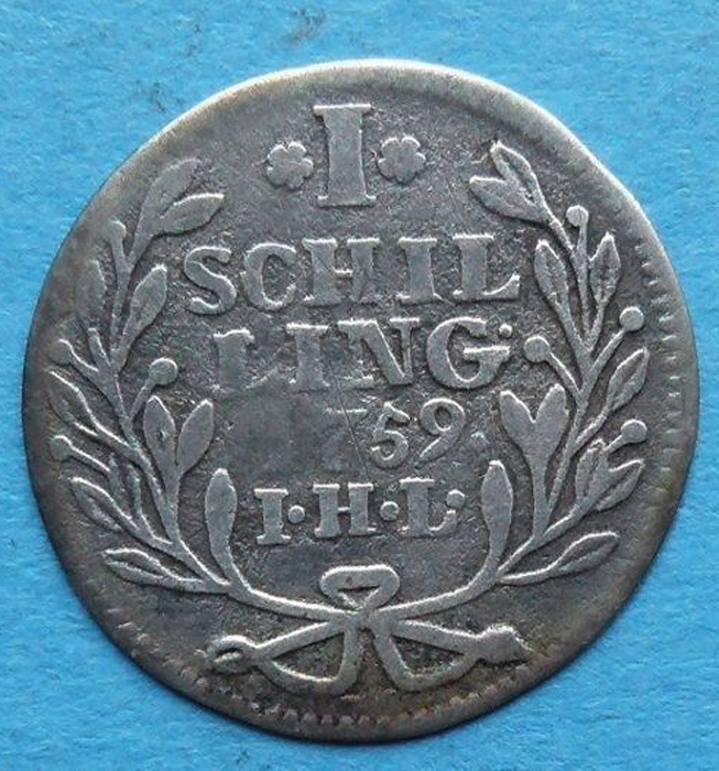 Монета 1 шиллинг. Белый металл. Гамбург (Германия), IHL, 1759 год791504 Монета 1 шиллинг. Белый металл. Гамбург (Германия), IHL, 1759 год791504Монета номиналом 1 шиллинг(12 пфениннгов), Гамбург (Германия), 1759 год. Белый металл. Диаметр 1,9 см. Вес 1 г. Сохранность - Extremely Fine (XF) / Отличная. Аверс: номинал, год выпуска, инициалы минцмейстера. Реверс: в центре изображение собора, круговая легенда - HAMBVRGER. Литеры IHL - инициалы минцмейстера - Iohann Heinrich Lowe. Соотношение осей аверса и реверса: 12.