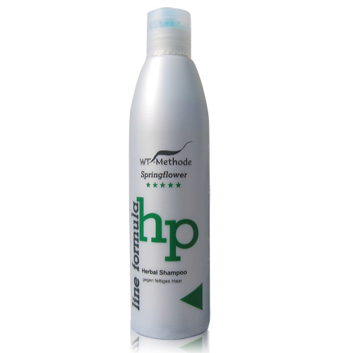 WT-Methode Шампунь для жирных волос Line formula Herbal Shampoo Springflower 250 млWTM-PLF-03 WT-Methode Шампунь для жирных волос Line formula Herbal Shampoo Springflower 250 млWTM-PLF-03Зачастую излишняя жирность волос и кожи головы - это результат использования слишком агрессивного или просто неправильно подобранного шампуня. Herbal Shampoo – это одна из разработок компании WT-METHODE. Травяной шампунь совершенно не раздражает кожу головы, напротив, благодаря входящим в его состав Azulen и Alcloxa, он обеспечивает нежное очищение, мягкий антибактериальный уход и одновременно успокаивает кожу головы. Кроме того, при регулярном применении Herbal Shampoo нормализуется работа сальных желез. Herbal Shampoo подойдёт тем, чьи волосы склонны к появлению перхоти, либо имеют жирные корни и сухие кончики. Когда функция сальных желез будет нормализована, и проблема излишней жирности волос разрешится, производитель рекомендует перейти на другой, более подходящий по типу волос шампунь серии Springflower.