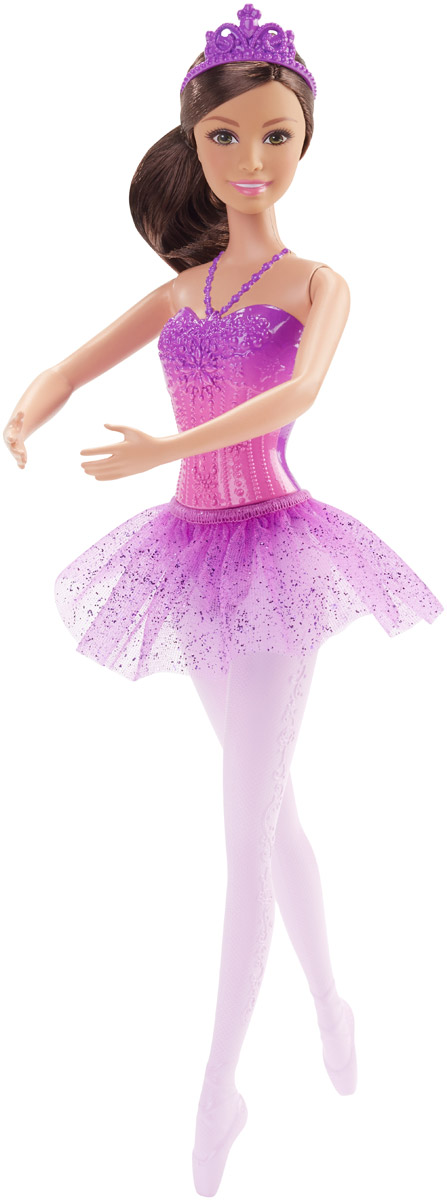Barbie Кукла Балерина цвет юбки фиолетовыйDHM41_DHM43 Barbie Кукла Балерина цвет юбки фиолетовыйDHM41_DHM43Великолепная кукла Barbie Балерина непременно порадует вашу малышку и доставит ей много удовольствия от часов, посвященных игре с ней. Куколка с густыми темными волосами, собранными в пучок, одета в великолепный корсет фиолетово-розового цвета и пышную юбку-пачку с блестками. Фиолетовая диадема дополняет образ. Колье фиолетового цвета плавно переходит в пластиковый лиф от одежды куколки. Руки и ноги Барби подвижны, голова поворачивается. Порадуйте свою малышку таким великолепным подарком!