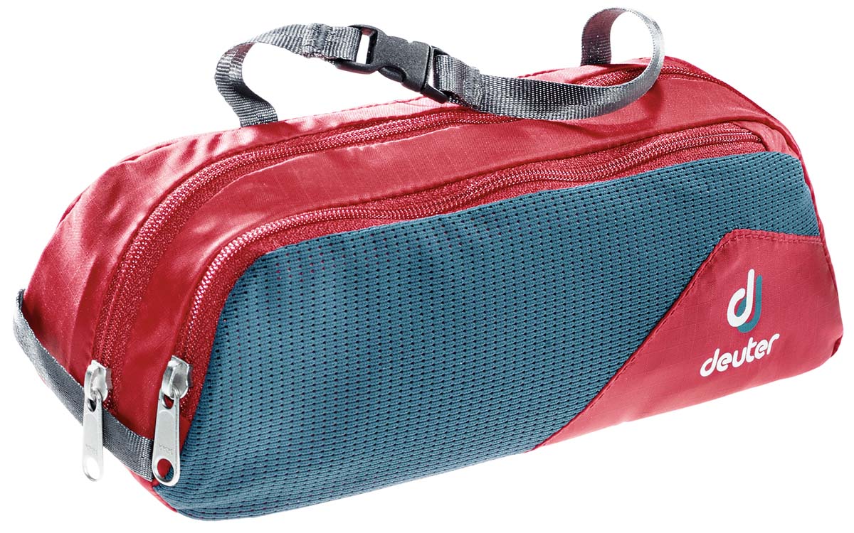 Косметичка Deuter Wash Bag Tour I, цвет: красный, темно-голубой, 20 х 4 х 10 см39482_5306 Косметичка Deuter Wash Bag Tour I, цвет: красный, темно-голубой, 20 х 4 х 10 см39482_5306Дорожная косметичка Deuter Wash Bag Tour l, выполненная из полиамида и нейлона, незаменима в путешествиях и командировках. Косметичка содержит одно отделение, разделенное сетчатой перегородкой внутри. Спереди имеется карман на застежке-молнии с внешней сетчатой вставкой. Изделие снабжено текстильной петлей для подвешивания и ручкой с пластиковой защелкой для переноски. Стильная дорожная косметичка Deuter Wash Bag Tour l станет практичным аксессуаром, который идеально дополнит ваш образ.