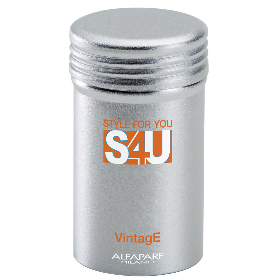 Alfaparf Матирующий тальк S4U VintagE Matt Talk 10 гр4691 Alfaparf Матирующий тальк S4U VintagE Matt Talk 10 гр4691Матирующий тальк линии S4U, не содержащий отдушек, придаёт волосам объём, он образует на их поверхности прозрачную плёнку. Волосы становятся более приятными на ощупь.