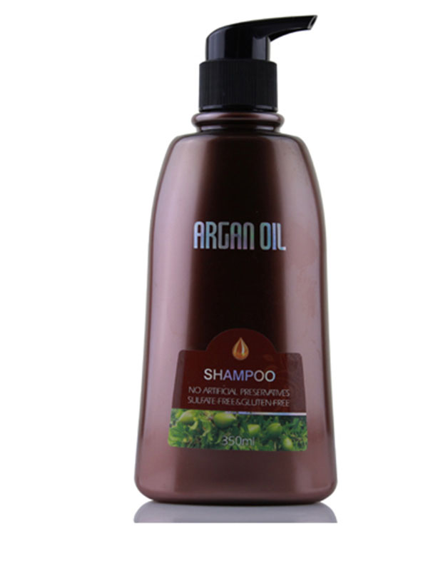 Morocco Argan Oil Увлажняющий шампунь с маслом арганы 350 мл6590101 Morocco Argan Oil Увлажняющий шампунь с маслом арганы 350 мл6590101Активные ингредиенты и их эффект:Жидкое золото - драгоценное масло арганы давно зарекомендовало себя как отличное косметическое средство, позволяющее восстановить и укрепить волосы, вернуть им силу блеск. В составе масла арганы большой процент жирных кислот, витаминов, антиоксидантов, которые улучшают состояние кожи головы и волос, питают волосяные луковицы, способствуя росту сильных и здоровых волос. Масло сладкого миндаля обеспечивает защиту волосам от негативного действия солнца и ветра, содержит витамины А и Е, B и F, глубоко увлажняет и восстанавливает волосы.Экстракт женьшеня улучшает рост волос, тонизируя и насыщая кожу необходимыми компонентами, предотвращает развитие перхоти и помогает сохранить оптимальный баланс влаги в волосах и коже головы.Шалфей замедляет выпадение волос, обладает противовоспалительным эффектом, нормализует pH кожи и волос.Экстракт мыльнянки является естественным природным очищающим компонентом, он удаляет загрязнения и кондиционирует волосы,...