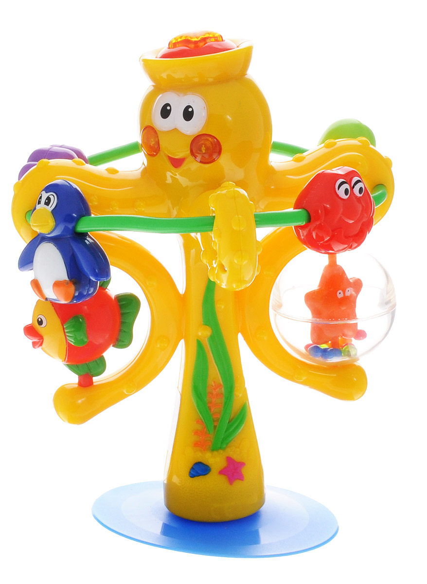 Kiddieland Развивающая игрушка Осьминог на присоскеKID 038190 Kiddieland Развивающая игрушка Осьминог на присоскеKID 038190Развивающая игрушка Kiddieland Осьминог на присоске подарит малышу новые эмоции, ведь дети уже с рождения интересуются различными звуками. Игрушка обязательно станет центром внимания в игре ребенка. Яркая и стильная игрушка выполнена в виде веселого осьминога, к щупальцам которого прикреплено кольцо. По секциям кольца свободно перемещаются фигурки различных животных - пингвина, моллюска, черепахи, устрицы. В двух своих щупальцах осьминог держит рыбку и морскую звезду, заключенную в прозрачный пластиковый шар. Внутри этого шара также есть маленькие разноцветные шарики, которые забавно гремят при встряхивании игрушки. Если нажать на звезду на голове осьминога, зазвучит шум моря, заиграет мелодия и будут сверкать огоньки в щечках осьминога. Широкая присоска в основании игрушки позволит надежно закрепить ее на любой ровной поверхности. Развивающая игрушка Kiddieland Осьминог на присоске поможет малышу в развитии слухового и цветового восприятия, а также моторики. ...