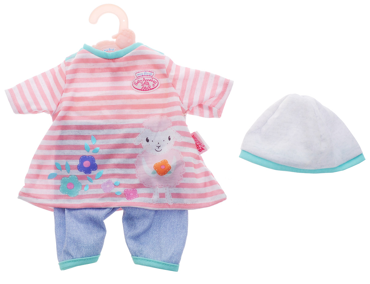 Baby Annabell Одежда для кукол Платье со штанишками цвет розовый светло-серый794-371_джинсовые штаны Baby Annabell Одежда для кукол Платье со штанишками цвет розовый светло-серый794-371_джинсовые штаныОдежда для куклы Baby Annabell Платье со штанишкам подходит ко всем куклам серии Baby Annabell высотой 66 см. Очаровательное платьице в полоску выполнено в нежных тонах из высококачественного текстиля, гипоаллергенного и полностью безопасного для здоровья ребенка. На лицевой стороне платье декорировано рисунком с овечкой, цветочками и блестящими листочками. Платье застегивается сзади на липучки. В комплекте с платьем имеются удобные штанишки на резиночке и симпатичная шапочка. Все девочки очень любят переодевать своих кукол, создавая новые образы, а с наборами одежды Baby Annabell образы можно менять хоть каждый день.