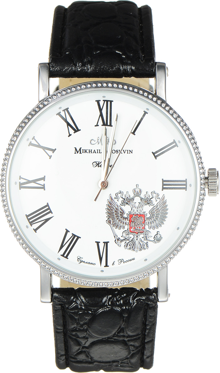 Часы наручные мужские Mikhail Moskvin, цвет: черный, серебристый. 1128A1L11128A1L1 Часы наручные мужские Mikhail Moskvin, цвет: черный, серебристый. 1128A1L11128A1L1Стильные мужские наручные часы Mikhail Moskvin изготовлены из высокотехнологичной гипоаллергенной нержавеющей стали и дополнены ремешком из искусственной кожи. Для того чтобы защитить циферблат от повреждений в часах используется высокопрочное минеральное стекло. Тонкие скругленные уши, фиксирующие черный ремень, стилизованный под кожу крокодила, дополнены с боков винтами. Черные римские цифры на белом поле циферблата и скошенная к центру рамка с круглыми часовыми индексами придают часам стильность. Серебристый герб - символ России - отлично гармонирует с тонкими стальными стрелками. Высокоточный японский кварцевый механизм, производства фирмы Seiko Epson, отвечает за работу часовой, минутной и секундной стрелок и обладает степенью влагозащиты равной 3 Bar. Эта великолепная модель часов сочетает в себе элегантность и надежность. Браслет комплектуется надежной и удобной в использовании застежкой-пряжкой, которая позволит с легкостью снимать и надевать часы, а также регулировать...
