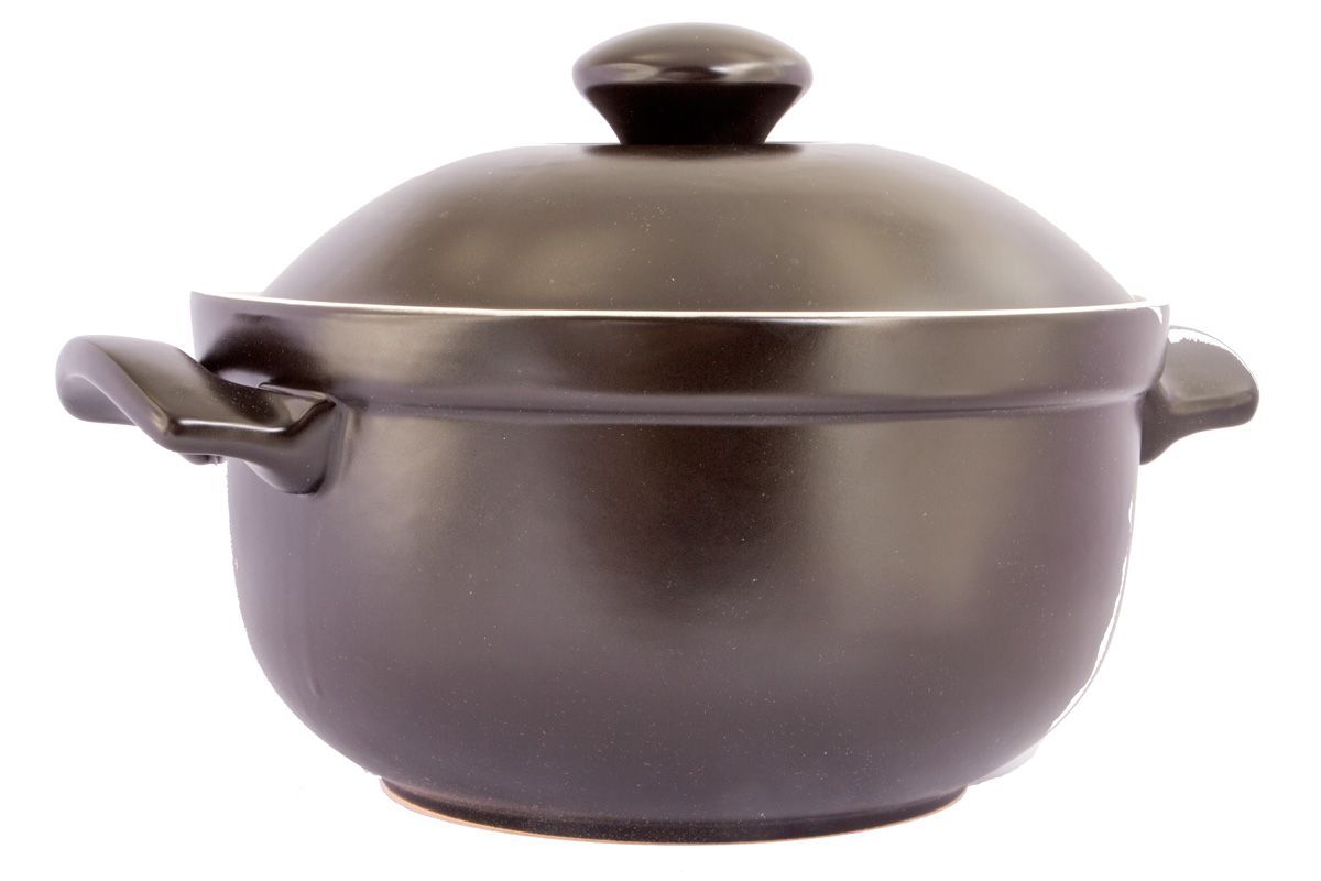 Кастрюля Pomi d’Oro Nero Naturale с крышкой, 3 л77.858@18567 / CL2493 Nero Naturale Кастрюля Pomi d’Oro Nero Naturale с крышкой, 3 л77.858@18567 / CL2493 Nero NaturaleКастрюля Pomi dOro, модель СL2493, коллекция Nero Naturale c крышкой. Диаметр 24 см, белое керамическое покрытие Kerano™ внутри, чёрное керамическое покрытие снаружи. Ручка трубчатая усиленная с вентиляцией для меньшей теплопроводности. Литьё по специальной пресс-форме с толщиной боковых стенок и дня - 5 мм. Цельнокерамическая посуда - экологичный и природный способ готовки. Kerano™ - уникальное керамическое нано-покрытие производства Керано Прудиционе СПА, Виа Дей Милле 40, 80121 Неаполь, Италия, при нанесении которого не используется перфоктановая кислота (PTFE), применяемая в традиционных антипригарных покрытиях, которая вступает в химическую реакцию с пищей во время готовки. Кроме того, Kerano™ имеет специальное финишное нано-покрытие, которое позволяет готовить практически без использования масла. Объем 3 литра.