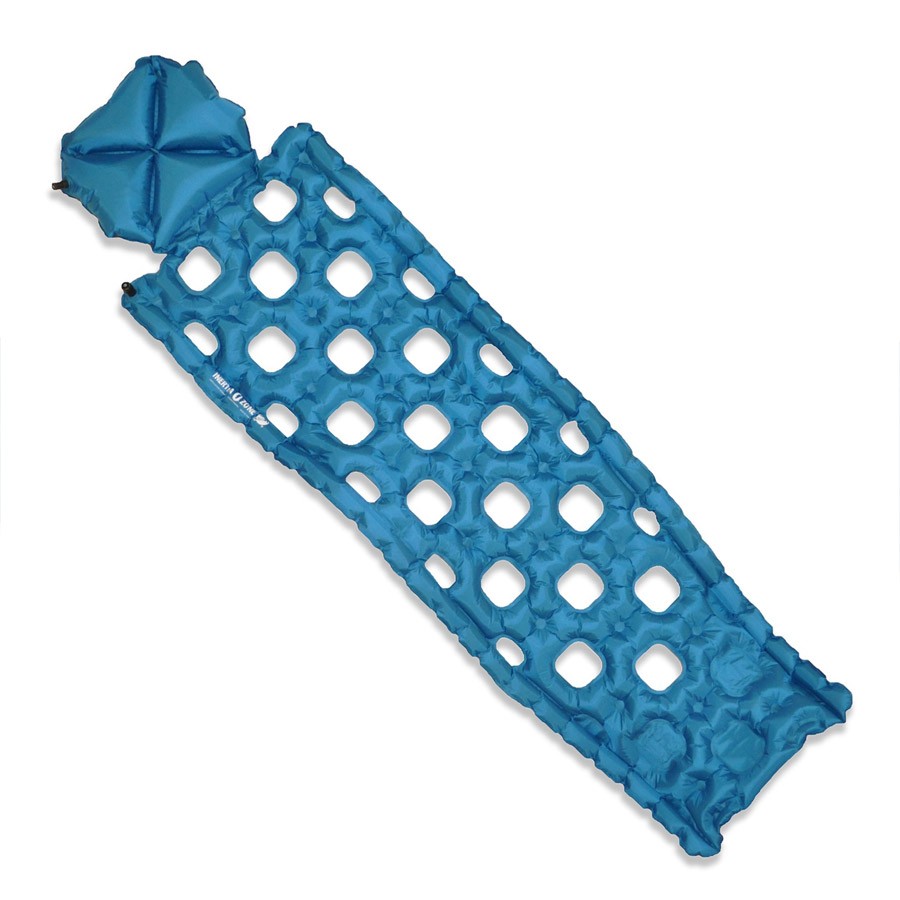 Надувной коврик Klymit Inertia Ozone pad Blue, цвет: синий06OZBI01C Надувной коврик Klymit Inertia Ozone pad Blue, цвет: синий06OZBI01CНадежный, как Static V, легкий и теплый, как серия Inertia. C интегрированной подушкой 10 см. Складывается до размера алюминиевой банки 360 мл. Технология loft pocket (сохранение тепла и улучшенная воздухопроницаемость за счет пустот и сварных швов). Технология body mapping (комфорт за счет учета ключевых точек давления тела на коврик). Для использования внутри и снаружи спального мешка. - Материал – полиэстер 75D –низ; 30 D- верх - Надувается за 4- 7 выдохов - Размер – 183 см x 54.6 см x 4.4 см; в сложенном виде - 8.9 см x 15.2 см - Вес – 354 гр. - В комплекте – коврик, набор для ремонта (патч и клей), чехол - Цвет - Синий