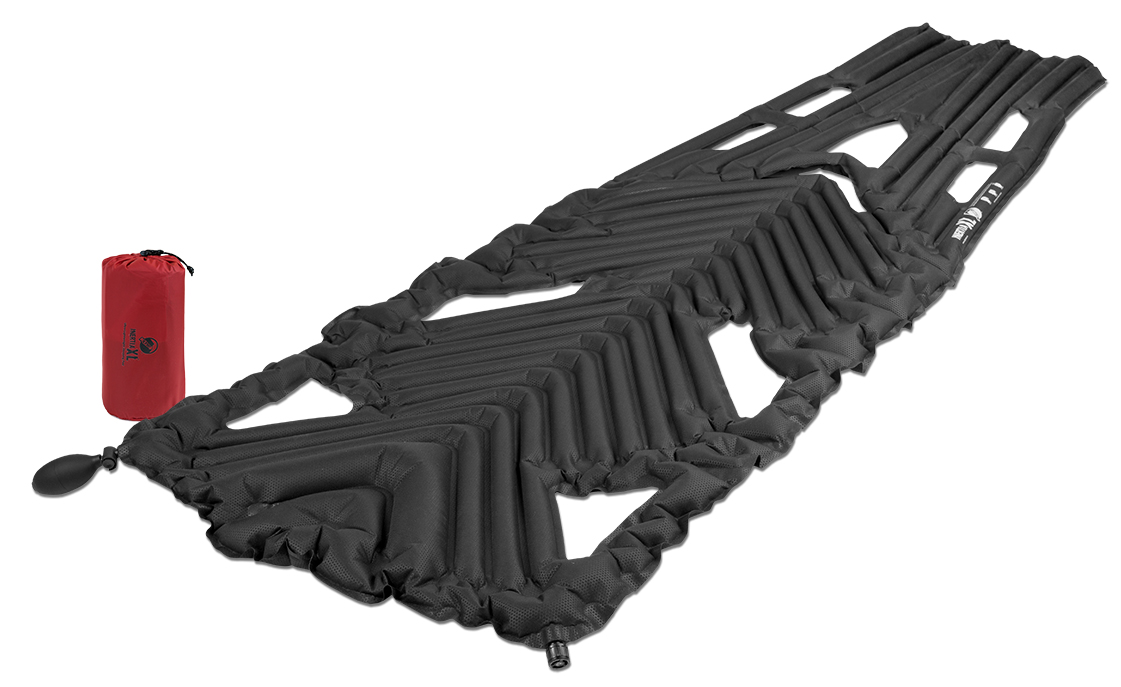 Надувной коврик Klymit Inertia XL pad Black, цвет: черный06XLBK01D Надувной коврик Klymit Inertia XL pad Black, цвет: черный06XLBK01DУниверсальный туристический коврик с боковыми направляющими. Подходит для людей крупной комплекции, т.к. увеличена ширина и длина по сравнению с Inertia X. Динамическая поверхность создает удобство и комфорт. Технология loft pocket (сохранение тепла и улучшенная воздухопроницаемость за счет пустот и сварных швов) Технология body mapping (комфорт за счет учета ключевых точек давления тела на коврик). Динамические боковые направляющие для удержания тела во время сна. - Материал – полиэстер 75D - Надувается за 5- 7 выдохов - Размер – 198.1 см x 63.5 см x 3.81 см; в сложенном виде - 10.1 см x 20.3 см - Вес – 476 гр. - В комплекте – коврик с 2-мя клапанами, насос, набор для ремонта (патч и клей), чехол - Цвет - Черный