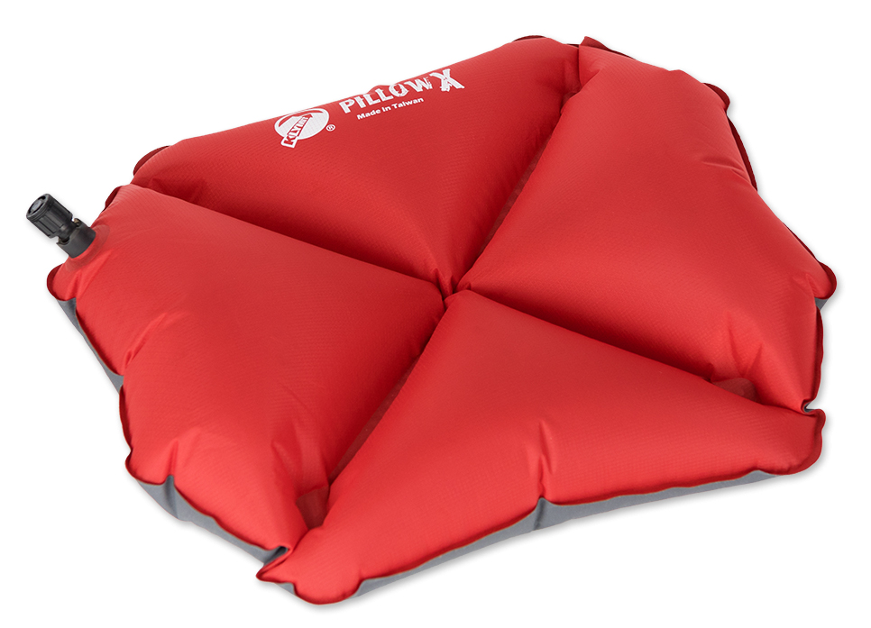 Надувная подушка Klymit Pillow X Red, цвет: красный12PXRd01C Надувная подушка Klymit Pillow X Red, цвет: красный12PXRd01CУльтралегкая подушка для полноценного отдыха в путешествии. X- направляющие фиксируют положение головы во время сна; - Материал – полиэстер 75D –низ; 30 D- верх - Надувается за 1- 2 выдоха - Размер – 38.1 см x 27.9 см x 10.2 см; в сложенном виде – 11.4 - 3 см x 6.35 x 2.54 см - Вес – 55.3 гр. - Цвет - Красный