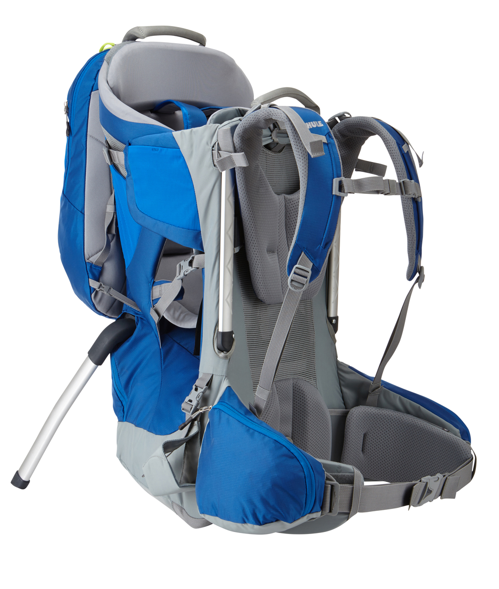 Рюкзак для переноски детей Thule Sapling Elite Child Carrier, цвет: голубой, 32л210105 Рюкзак для переноски детей Thule Sapling Elite Child Carrier, цвет: голубой, 32л210105Рюкзак-переноска Thule Sapling Elite обеспечивает безопасную и удобную транспортировку вашего ребенка, а за счет системы регулировки ремней для бедер и торса позволяет родителям без труда сменять друг друга в пути. Благодаря дополнительным возможностям, таким как зеркало для наблюдения за ребенком, съемный рюкзак и вместительные карманы на набедренном ремне, вам и вашему ребенку никогда не захочется прекращать путешествие.