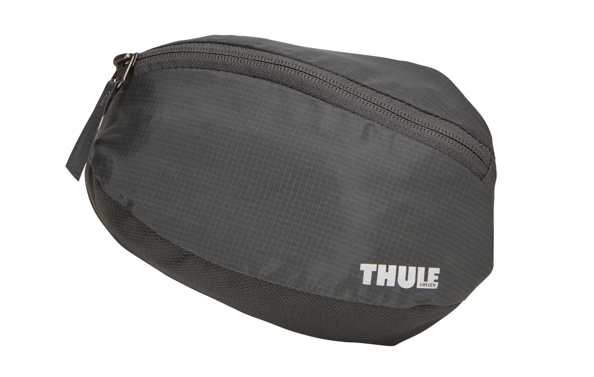 Карман с молнией Thule Versant, цвет: черный212200 Карман с молнией Thule Versant, цвет: черный212200Карман с молнией Thule VersaClick - Стандартный карман на поясном ремне, если нужен традиционный вид Совместимо с системой VersaClick Карман с молнией для быстрого доступа к телефону, легким закускам и другим небольшим предметам Защелкивается на месте и легко снимается для облегчения веса в отсутствие необходимости Модульную конструкцию можно соединить со стандартной 20-миллиметровой тесьмой