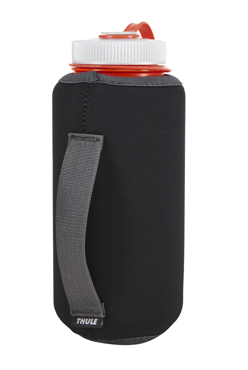 Футляр для бутылки Thule Versant, цвет: черный212300 Футляр для бутылки Thule Versant, цвет: черный212300Футляр для бутылки воды Thule VersaClick - Для тех, кому нужен беспроблемный доступ к бутылке воды Совместимо с системой VersaClick Подходит для большинства бутылок воды емкостью 1 л Защелкивается на месте и легко снимается Благодаря теплоизоляции холодные напитки не нагреваются, а горячие — не остывают Тканая ручка для того, чтобы было удобнее держать бутылку Модульную конструкцию можно закрепить на стандартной тесьме
