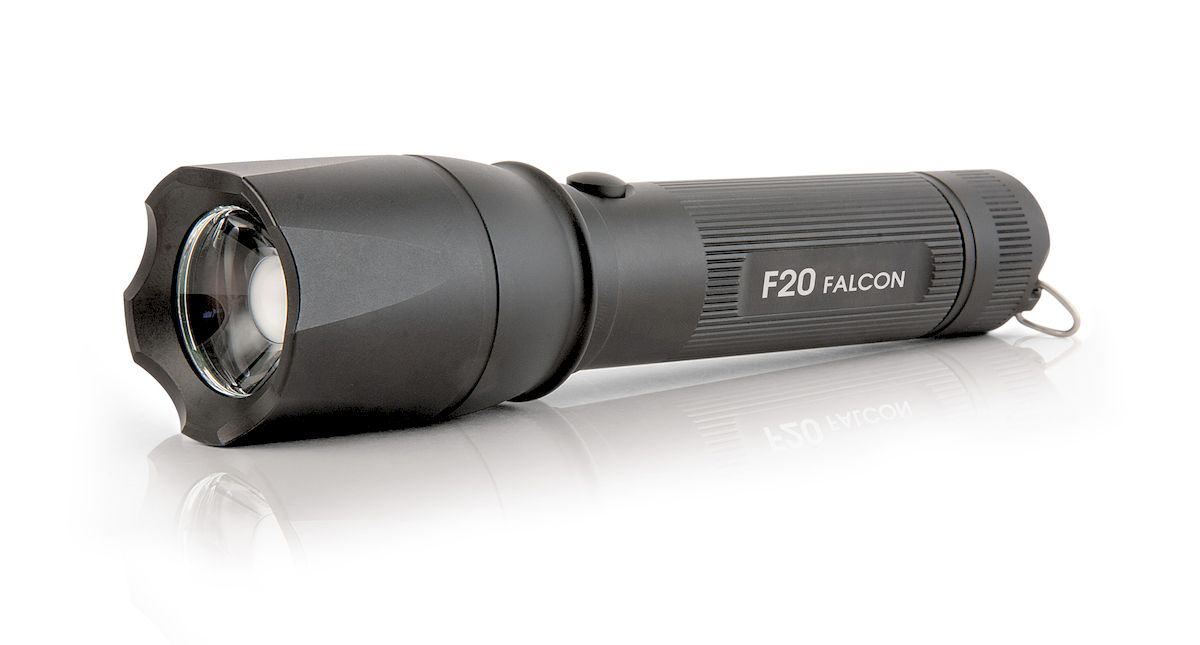 Фонарь ручной Яркий Луч Falcon. F204606400105404 Фонарь ручной Яркий Луч Falcon. F204606400105404Универсальный фонарь с изменяемой фокусировкой, способный эффективно решать широкий спектр задач как на ближней, так и на дальней дистанции. - Качественный фокусируемый свет, без туннельного эффекта - Новейший светодиод Cree XP-L HI - Нейтральный свет, приближенный к солнечному - Дальность до 322 метров по стандарту ANSI - Максимальный световой поток 800 люмен - Три режима яркости: 100%, 30%, 5% - Программируемый порядок режимов - Удобная боковая кнопка включения и переключения режимов - Встроенное зарядное устройство - В комплекте Li-Ion аккумулятор 18650 увеличенной емкости Система регулировки фокуса на основе подвижной TIR-оптики в сочетании со светодиодом Cree XP-L HI позволяет получить как широкий ближний, так и узкий дальний свет. Без характерного для линзовых фонарей туннельного эффекта и дополнительных оптических потерь при фокусировке. Новейший светодиод Cree XP-L HI обеспечивает не только высокую мощность,...