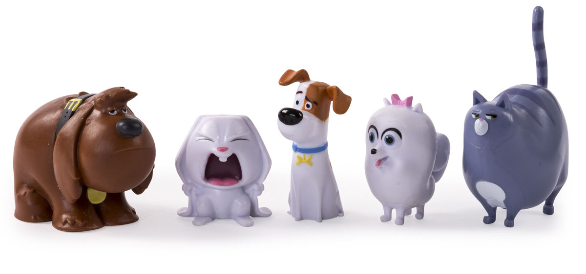 Secret Life of Pets Набор мини-фигурок 5 шт72817 Secret Life of Pets Набор мини-фигурок 5 шт72817Мини-фигурки Secret Life of Pets - игрушки по мотивам анимационного фильма Тайная жизнь домашних животных. Он повествует о жизни обыкновенных кошек и собак, которые живут на Манхэттене вместе со своими хозяевами. Их спокойная размеренная жизнь в одночасье переворачивается, когда в их компании появляется дворняга Дюк, а затем они узнают о готовящемся на них нападении со стороны брошенных животных. Набор фигурок - отличное приобретение для поклонников и коллекционеров. В комплект входят пять фигурок - добряк и неряха Дюк, предводитель армии брошенных животных кролик Снежок, преданный терьер Макс, упитанная обжора кошка Хлоя и очаровательная девочка-шпиц Гиджет. Каждая фигурка прекрасно детализирована, аккуратно прокрашена, персонажи выглядят совсем как на экране. У фигурок забавные позы и выражения мордочек, как нельзя точно отражающие характер персонажей. Соберите целую коллекцию героев Тайной жизни домашних животных.