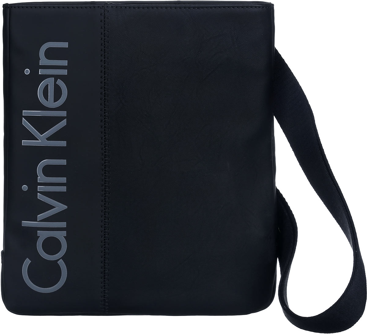 Сумка мужская Calvin Klein Jeans, цвет: черный. K50K501611_0010K50K501611_0010 Сумка мужская Calvin Klein Jeans, цвет: черный. K50K501611_0010K50K501611_0010Стильная сумка Calvin Klein выполнена из полиуретана и хлопка, оформлена символикой бренда. Изделие содержит одно отделение, которое закрывается на застежку-молнию. Внутри сумки размещены накладной кармашек для мелочей и врезной карман на застежке-молнии. Сумка оснащена плечевым ремнем регулируемой длины. В комплекте с изделием поставляется чехол для хранения. Модная сумка идеально подчеркнет ваш неповторимый стиль.