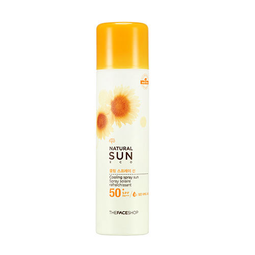 The Face Shop Natural Sun Солцезащитный спрей SPF50+ PA+++, 150 млУТ000001878 The Face Shop Natural Sun Солцезащитный спрей SPF50+ PA+++, 150 млУТ000001878Линия мягких солнцезащитных средств с УФ фильтрами и натуральными растительными экстрактами. Спрей удобен в использовании. Смягчает кожу и приятно охлаждает ее. Средство надежно защитит кожу от УФ лучей. Может наноситься как на влажную, так и на сухую кожу. Не оставляет следов. Без синтетических консервантов, парабенов, феноксиэтанола и компонентов животного происхождения. Содержит 600 микрограмм экстракта подсолнечника, который прошел сертификацию EcoCert. Ростки подсолнуха богаты питательными веществами и обладают мощными анти-оксидантными свойствами. Ростки защищают кожу от УФ лучей и других вредных факторов окружающей среды. Подсолнечный экстракт нежно и тщательно позаботится о вашей коже.