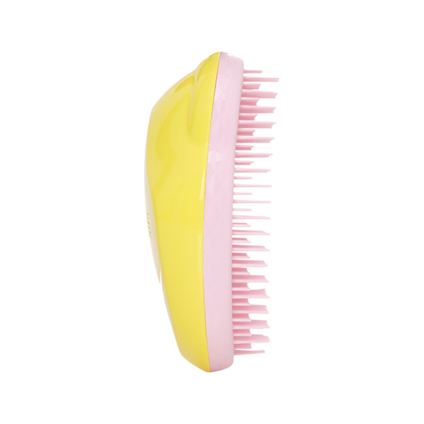 Tangle Teezer Расческа для волос The Original Summer Special370152 Tangle Teezer Расческа для волос The Original Summer Special370152Tangle Teezer – оригинальная профессиональная расческа для расчесывания волос, которая позволит вам с легкостью всего за одну минуту без рывков и напряжения расчесать мокрые, уязвимые или окрашенные волосы не нарушая структуру волос и не причиняя себе дискомфорта.