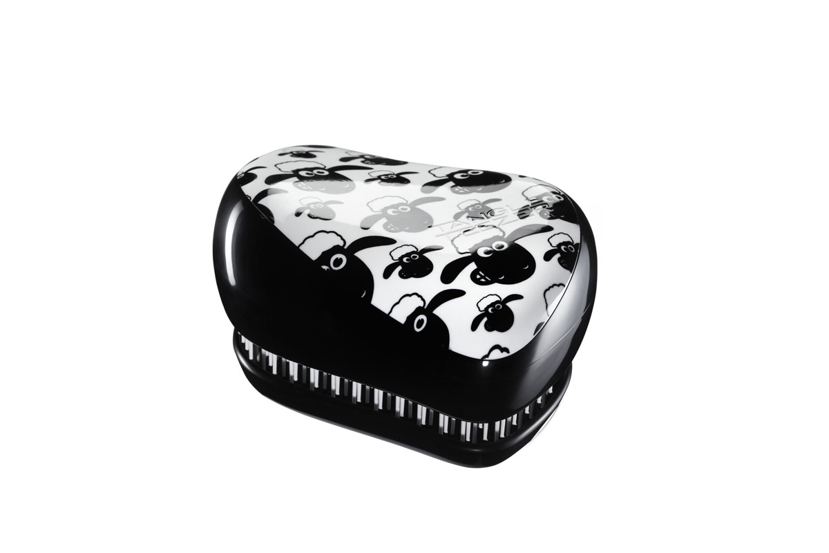 Tangle Teezer Расческа для волос Compact Styler Shaun the Sheep376062 Tangle Teezer Расческа для волос Compact Styler Shaun the Sheep376062Tangle Teezer – оригинальная профессиональная расческа для расчесывания волос, которая позволит вам с легкостью всего за одну минуту без рывков и напряжения расчесать мокрые, уязвимые или окрашенные волосы не нарушая структуру волос и не причиняя себе дискомфорта.