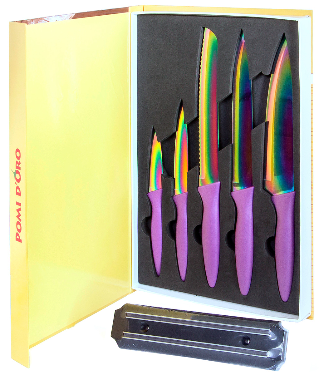 Набор ножей Pomi d’Oro SET70 (10) Titano, с титановым покрытием, 5 шт77.858@23568 / SET70 (10) Titano Набор ножей Pomi d’Oro SET70 (10) Titano, с титановым покрытием, 5 шт77.858@23568 / SET70 (10) TitanoНожи стальные с титановым покрытием Pomi d’Oro в наборе из 5 шт, SET70 Titan. Обрезиненная ручка. Магнит в комплекте. Kerano - униальный керамический нано-материал производства Kerano Produzione SPA, который не содержит вредные примеси, в т.ч. перфоктановую кислоту (PTFE) и примеси, используемые для легированной стали. Химически нейтрален, не вступает в химическую реакцию с пищей во время готовки. В комплекте: шеф нож 20см, нож для карвинга 20 см, хлебный нож 20см, универсальный нож 12 см, овощной нож 8 см, магнитный держатель.