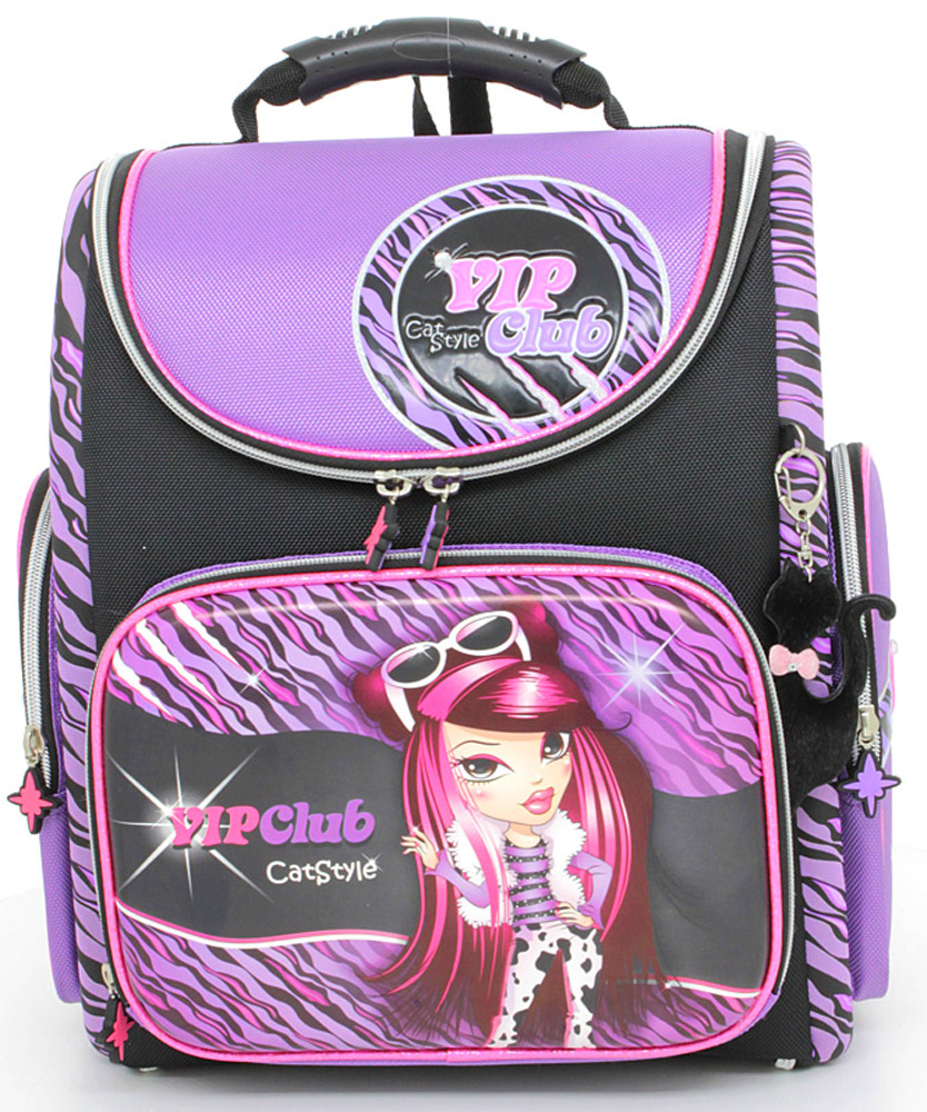 Hummingbird Ранец школьный Vip Club CatstyleK67 Hummingbird Ранец школьный Vip Club CatstyleK67Эргономичный школьный ранец с жесткой конструкцией Hummingbird Vip Club Catstyle выполнен из современного пористого EVA материала, отличающегося легкостью и долговечностью. Изделие оформлено изображением модницы и дополнено мягким брелоком в форме мишки, хлястики на бегунках молний выполнены в форме звезд. Ранец имеет одно основное отделение, закрывающееся на молнию. Ранец полностью раскладывается. Внутри главного отделения расположены: накладной сетчатый карман, два накладных кармана с жесткими стенками и резинкой-фиксатором, два накладных пластиковых кармашка. Пластиковые кармашки предназначены для расписания уроков и для вкладыша с адресом и ФИО владельца(вкладыши для заполнения идут в комплекте). На лицевой стороне ранца расположен накладной карман на молнии, который содержит: пять накладных кармашков для письменных принадлежностей и мелочей (один из кармашков сетчатый на молнии), карабин для ключей и карман для телефона на липучке. По бокам ранца размещены два...
