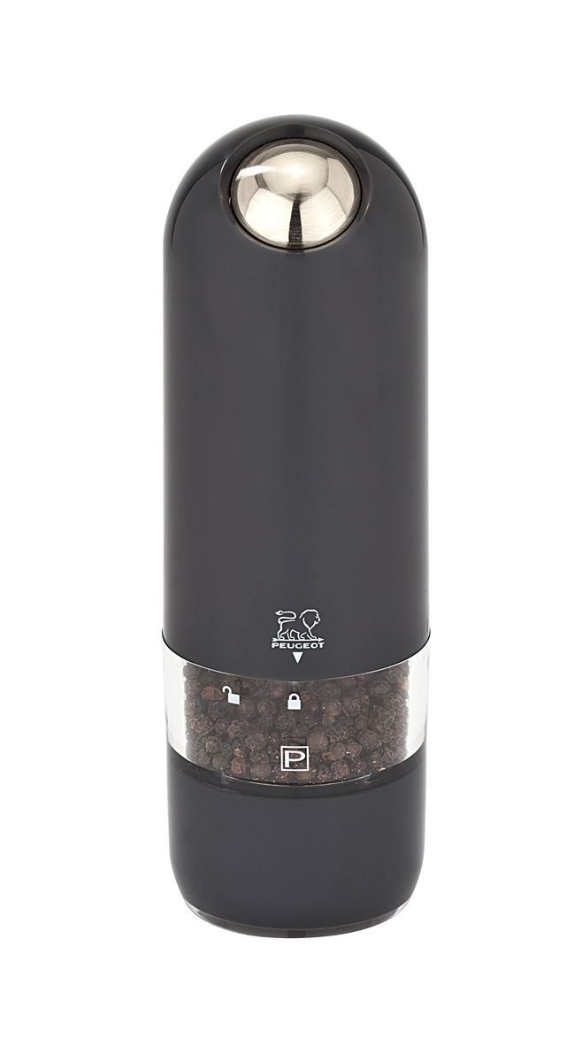 Мельница для перца Peugeot Alaska Quartz, электрическая, цвет: черный, высота: 17 см28503 Мельница для перца Peugeot Alaska Quartz, электрическая, цвет: черный, высота: 17 см28503Мельницы этой коллекции обладают одновременно современным и винтажным дизайном. Она выделяется внешним обликом из ряда электрических мельниц гармоничным сочетанием пластмассы и металла. Эргономичная форма будет радовать поваров, которые могут пользоваться ей, держа в одной руке во время приготовления пищи другой. Свет в основании мельницы помогает увидеть, сколько соли или перца вы добавляете . Прозрачные стенки позволяют контролировать количество специй внутри. Кварц