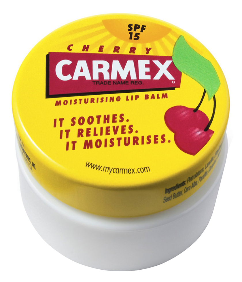 Carmex Бальзам для губ с ароматом вишни с защитой от воздействия ультрафиолета SPF15, баночка в блистере, 7,5 г00700СХ Carmex Бальзам для губ с ароматом вишни с защитой от воздействия ультрафиолета SPF15, баночка в блистере, 7,5 г00700СХУникальная формула CARMEX содержит специальные ингредиенты, которые вызывают ощущение покалывания - это означает, что CARMEX работает; увлажняя и защищая губы, делает их мягкими и здоровыми.