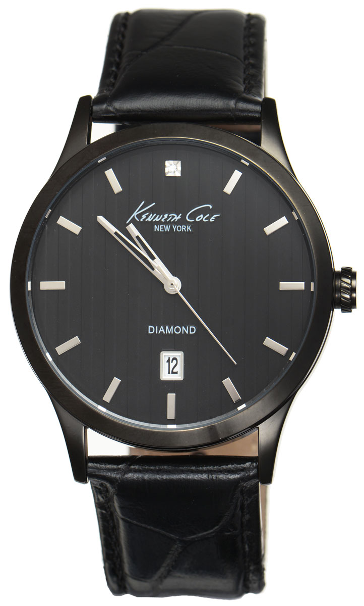 Часы наручные мужские Kenneth Cole, цвет: черный. IKC8071IKC8071 Часы наручные мужские Kenneth Cole, цвет: черный. IKC8071IKC8071Стильные мужские часы Kenneth Cole выполнены из нержавеющей стали и минерального стекла. Циферблат изделия дополнен символикой бренда и украшен бриллиантовой вставкой. Часы оснащены кварцевым механизмом с тремя стрелками, полированным корпусом, устойчивым к царапинам минеральным стеклом, степенью влагозащиты 3atm. Ремешок с классической застежкой-пряжкой выполнен из натуральной кожи с тиснением под рептилию. Часы поставляются в фирменной упаковке. Часы Kenneth Cole подчеркнут мужской характер и отменное чувство стиля их обладателя.