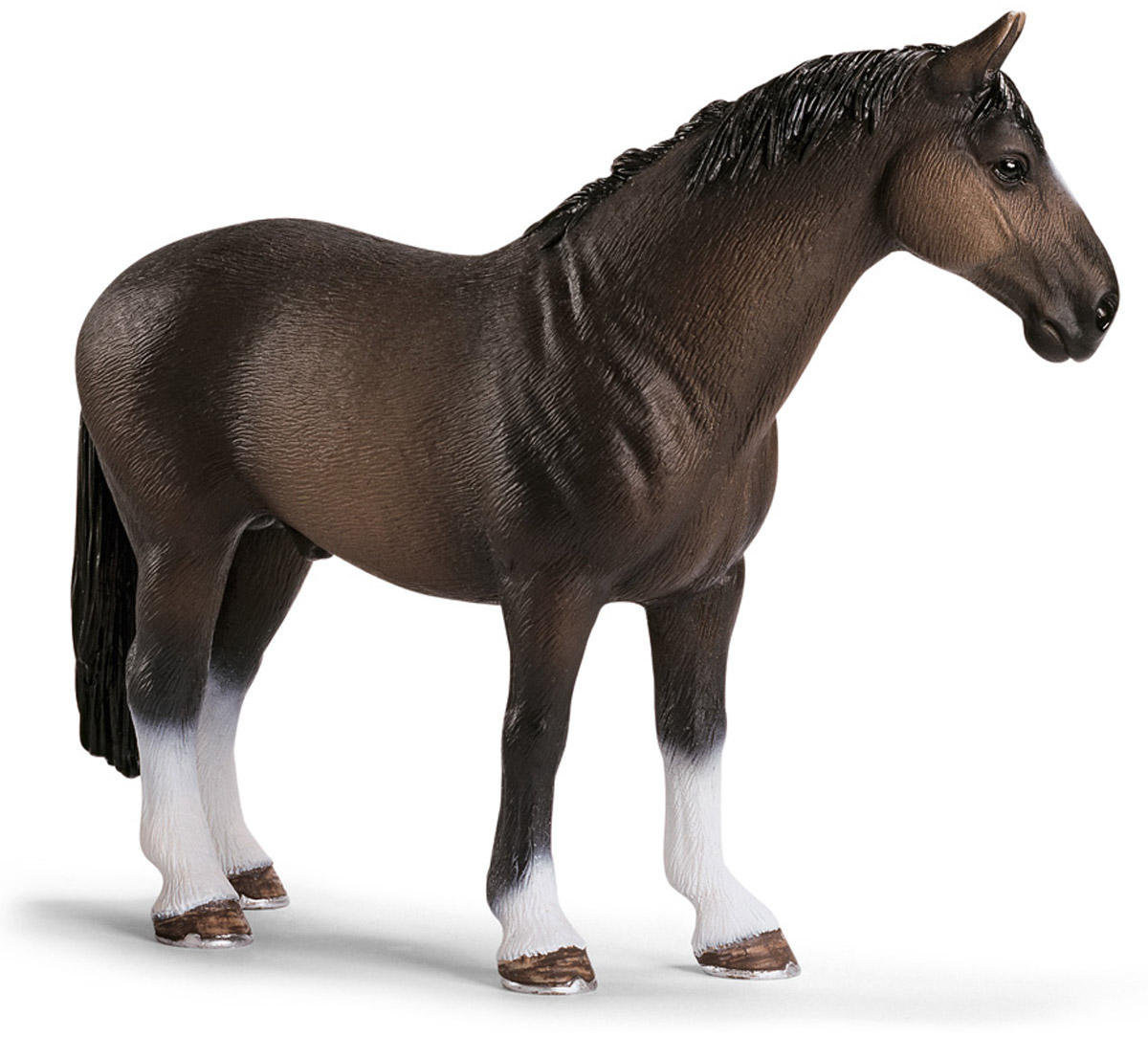 Schleich Фигурка Ганноверский жеребец13649 Schleich Фигурка Ганноверский жеребец13649Представители этой породы - классические спортивные лошади, которых отличает прямоугольный формат. Эти лошади используются как в выездке, так и в конкуре, и добиваются высочайших успехов. Они славятся смышленостью, внимательностью, уравновешенным нравом и темпераментом. Фигурка Schleich Ганноверский жеребец выполнена из каучукового пластика, раскрашивалась вручную. С помощью фигурки ребенок сможет дополнить свою ферму со скотным двором. Выдумывая сюжетно-ролевые игры, малыш развивает воображение и осваивает новые социальные взаимоотношения.