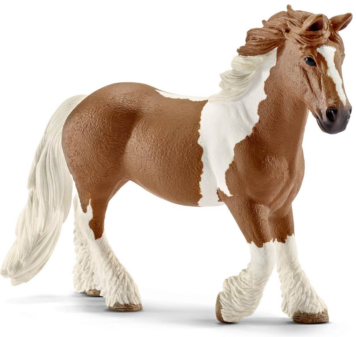 Schleich Фигурка Кобыла Тинкер13773 Schleich Фигурка Кобыла Тинкер13773Яркая красивая фигурка лошадки породы Тинкер обязательно понравится как детям, так и опытным коллекционерам. Фигурка выполнена в бело-коричневом цвете и очень реалистична. Эта порода лошадей была выведена в Великобритании и Ирландии. Лошади Тинкер имеют широкие устойчивые копыта, что позволяет им долго передвигаться на большие расстояния. Прекрасно выполненная фигурка Schleich Кобыла Тинкер отличается высочайшим качеством. Фигурка создавалась при сотрудничестве с Берлинским зоопарком, а потому, является максимально точной копией настоящего животного. Фигурка разработана с учетом исследований в области педагогики и производится как настоящее произведение для маленьких детских ручек.