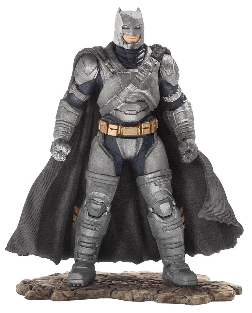 Schleich Фигурка Бэтмен22526 Schleich Фигурка Бэтмен22526Фигурка Schleich Бэтмен приведет в восторг всех любителей знаменитой истории про супергероев. Фигурка находится на подставке, что делает ее очень устойчивой и удобной для игры. Бэтмен вновь готов спасти Готэм Сити! Для этого он облачился в свой облегающий костюм, набросил на плечи плащ и надел на лицо маску для того, чтобы никто не смог узнать его. В своем прекрасном облачении он спешит на помощь жителям города Готэм. Сюжетно-ролевые игры с фигурками развивают фантазию и воображение ребенка.
