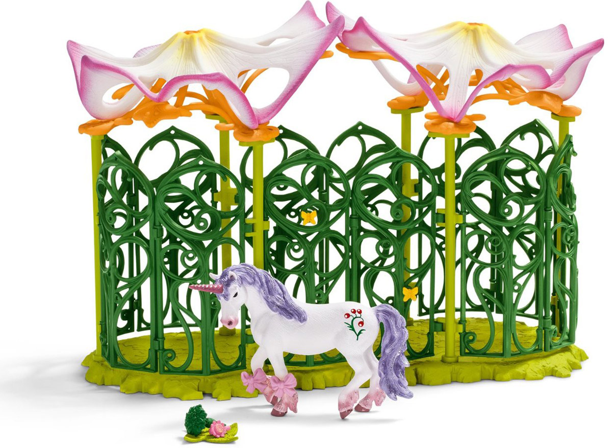 Schleich Игровой набор Эльфийская конюшня42174 Schleich Игровой набор Эльфийская конюшня42174Игровой набор Schleich Эльфийская конюшня разнообразит сюжетно-ролевые игры вашего ребенка. Эльфы построили восхитительную конюшню для пегасов и единорогов. Эти прекрасные редкие создания могут провести там любое необходимое время, и о них обязательно позаботятся. Эльфийские здания создаются с помощью магии, поэтому ни одно растение или дерево не страдает. Эльфы обожают единорогов и крылатых лошадей, поэтому они спроектировали волшебную конюшню специально для этих свободолюбивых созданий. В конюшне эльфы снабжают своих питомцев чистой родниковой водой и вкусной едой. Иногда единороги даже позволяют эльфам гладить себя или дотрагиваться до своего рога - на удачу, конечно! Компания Schleich специализируется на выпуске детских игрушек, знакомящих с окружающей средой, развивающих творческое мышление, мелкую моторику рук.