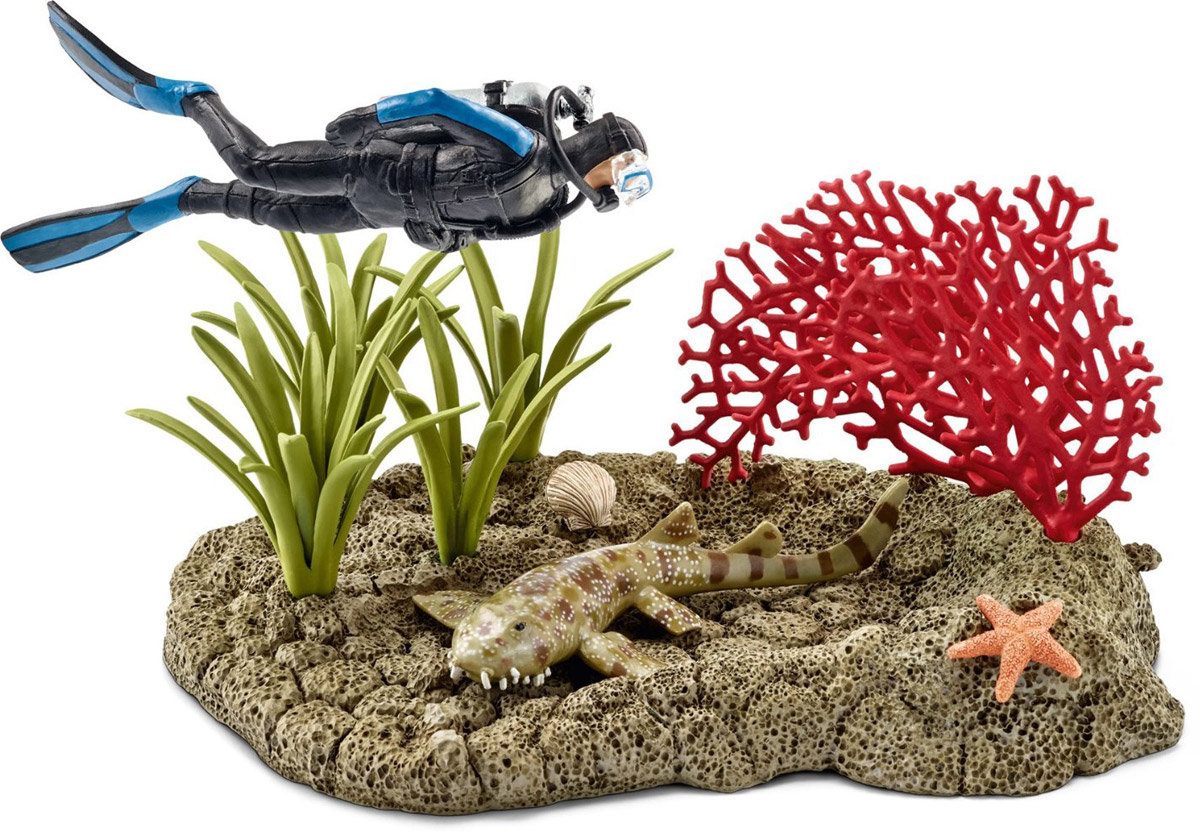 Schleich Набор фигурок Риф под водой с дайвером42328 Schleich Набор фигурок Риф под водой с дайвером42328Набор фигурок Schleich Риф под водой с дайвером - великолепный игровой набор для ребенка, который позволит ребенку придумать множество увлекательных игр. В этот набор входят детализированная фигурка дайвера с маской в синем костюме, а также морское дно с растениями, кораллами и морской звездой и небольшая акула. Набор фигурок обязательно порадуют всех любителей подводного мира. Прекрасно выполненные фигурки отличаются высочайшим качеством игрушек ручной работы.
