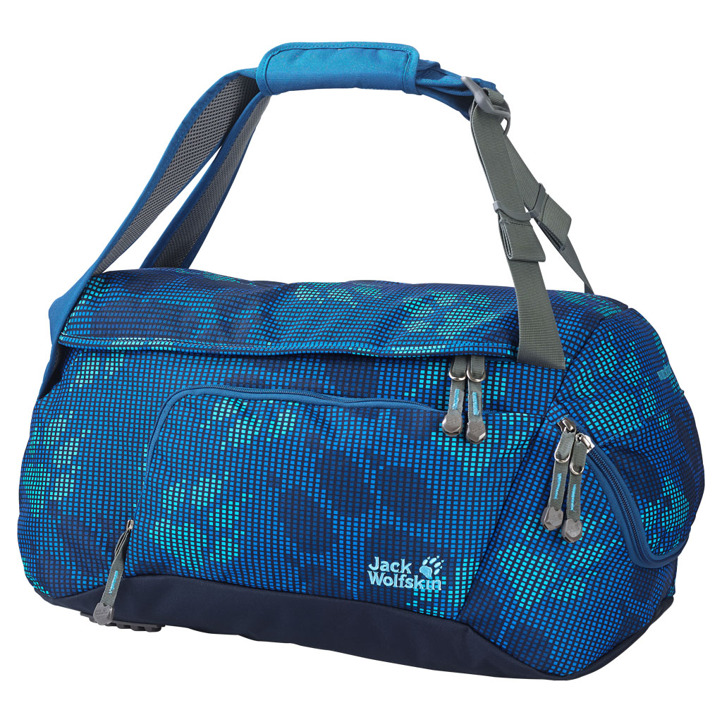 Сумка спортивная Jack Wolfskin Ramson 35 Bag, цвет: синий, 35 л. 2004471-79312004471-7931 Сумка спортивная Jack Wolfskin Ramson 35 Bag, цвет: синий, 35 л. 2004471-79312004471-7931Прочная спортивная сумка с функцией рюкзака и отделением для обуви. Комфорт по дороге к спорту: RAMSON 35 — многофункциональная спортивная сумка, которая одновременно служит рюкзаком. Лямки устроены так, чтобы их можно было использовать и как плечевые ремни. К тому же они регулируются, чтобы ребенок мог установить длину ремней соответственно своему росту. Большое основное отделение очень вместительное — здесь можно удобно разместить спортивные вещи, полотенце и душевые принадлежности. В боковом кармане ключи, кошелек и мобильный телефон всегда будут в безопасности и под рукой. Еще мы предусмотрели отделение для обуви, в котором она хранится отдельно от прочего содержимого. Оно закрывается на застежку-молнию и проветривается через сетчатое окошко.