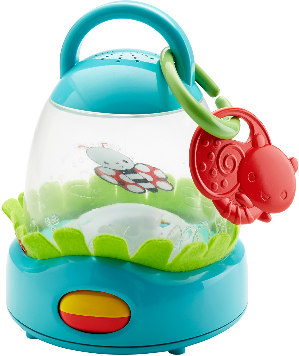 Fisher Price Развивающая игрушка Фонарик Порхающий светлячокDFP93 Fisher Price Развивающая игрушка Фонарик Порхающий светлячокDFP93Развивающая игрушка Fisher Price Фонарик. Порхающий светлячок развивает у новорожденного все чувства. На первой стадии (долгая игра): танцующий светлячок, мягкий рассеянный свет и 8 минут приятной музыки пробуждают в ребенке интерес. На второй стадии (короткая игра): ребенок может ударить по колесику, и светлячок полетит быстрее. Каждое действие ребенка вызывает световые и звуковые эффекты, помогая малышу улавливать причинно-следственные связи. Вы можете добавить дополнительные детали, такие как мягкая трава для стимуляции тактильных ощущений и съемный прорезыватель в виде улитки. Игрушка развивает сенсорные навыки, любознательность, тягу к познанию и чувство защищенности. Рекомендуется докупить 3 батарейки напряжением 1,5V типа АА (товар комплектуется демонстрационными).