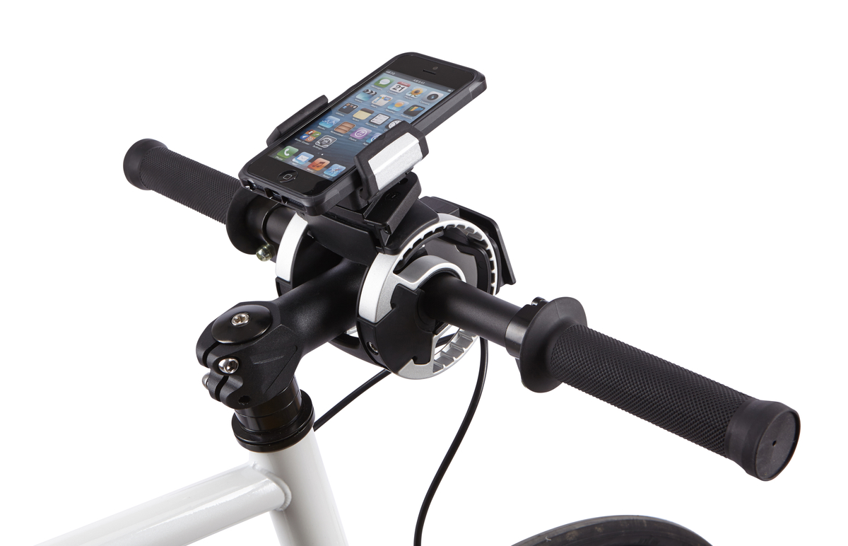 Крепление на руль Thule Smartphone attachment для смартфона, GPS100082 Крепление на руль Thule Smartphone attachment для смартфона, GPS100082Крепление для смартфона на руль велосипеда Thule: Боковые фиксаторы удерживают устройство на месте, обеспечивая доступ к портам и всем элементам управления Крепление вращается на 360° для книжной или альбомной ориентации Покрытая резиной платформа защищает от соскальзывания Совместимо с любым смартфоном (как в чехле, так и без чехла) шириной до 90 мм/3,5 дюйма Внимание! Устанавливается на руль велосипеда при помощи держателя Thule Handlebar (приобретается отдельно)