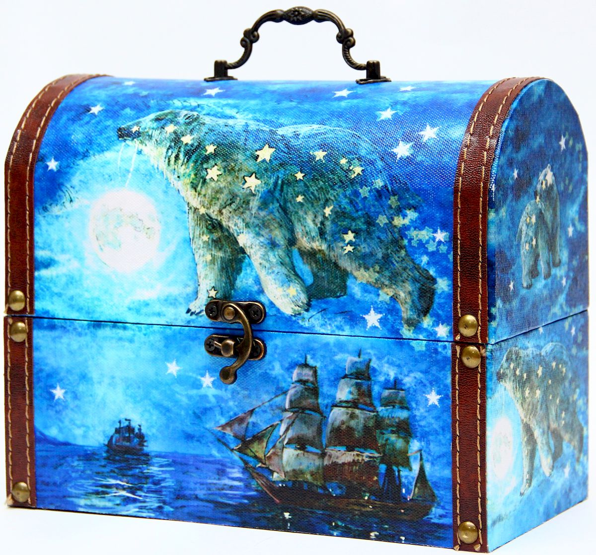 Шкатулка декоративная Magic Home Большая медведица, цвет: синий, 22 х 11 х 17,5 см42745 Шкатулка декоративная Magic Home Большая медведица, цвет: синий, 22 х 11 х 17,5 см42745Декоративная шкатулка Magic Home Большая медведица, выполненная из МДФ, оформлена ярким цветным изображением. Изделие закрывается на металлический замок и оснащено оригинальной ручкой под старину для переноски. Такая шкатулка может использоваться для хранения бижутерии, предметов рукоделия, в качестве украшения интерьера, а также послужит хорошим подарком для человека, ценящего практичные и оригинальные вещицы.