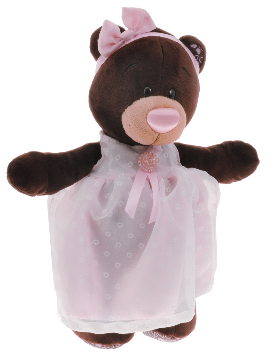ChocoMilk Мягкая игрушка Медведица Milk в платье с брошью 30 смМ5046/30 ChocoMilk Мягкая игрушка Медведица Milk в платье с брошью 30 смМ5046/30Мягкая игрушка Медведица Milk в платье с брошью вызовет умиление и улыбку у каждого, кто ее увидит. Игрушка выполнена в виде милой медведицы коричневого цвета в нежно-розовом пышном платье с красивой декоративной брошью-пуговицей. На голове у игрушки ободок с кокетливым розовым бантиком. Игрушка изготовлена из мягкого, приятного на ощупь искусственного меха и текстиля с наполнителем из гипоаллергенного полиэфирного волокна и полиэтиленовых гранул. Удивительно мягкая игрушка принесет радость и подарит своему обладателю мгновения нежных объятий и приятных воспоминаний. Великолепное качество исполнения делают эту игрушку чудесным подарком к любому празднику.