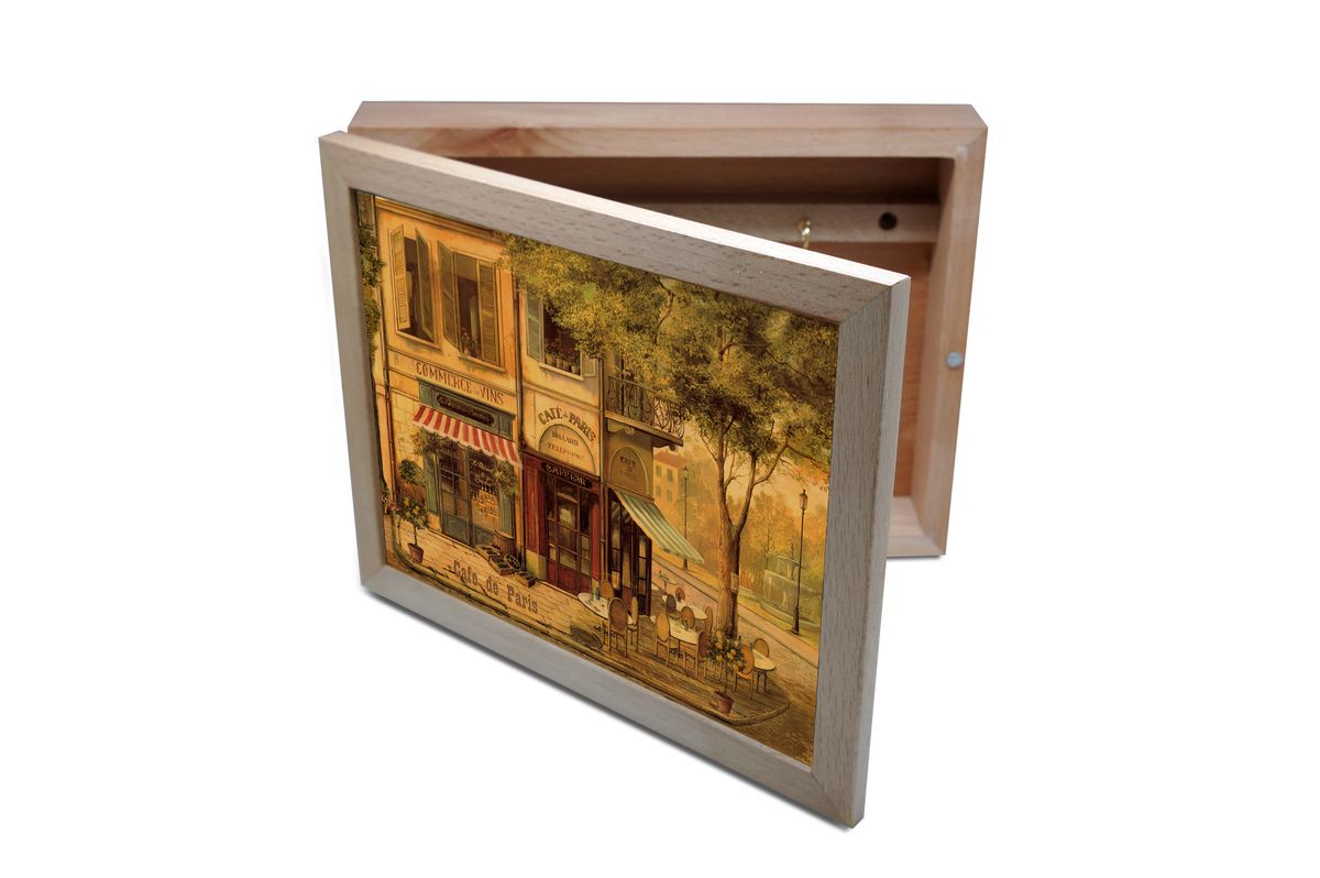 Ключница GiftnHome Парижское кафе, 20 х 25 смKbox-Cafe Ключница GiftnHome Парижское кафе, 20 х 25 смKbox-CafeВпустив в свой Дом однажды, вы почувствуете, что этот аксессуар навсегда заполнит Ваше сердце благодарностью! Теперь Вы и вся Ваша семья - всегда будете знать, где находится нужный ключ! Вам больше не нужно метаться по квартире в поисках потерянного золотого ключика или целой связки. А когда семья большая - это буквально спасательный волшебный ларец, способный элементарно организовать в одном месте самые важные ключи всех жильцов Вашего семейства. Ключница, оформленная современными модными принтами от Креативной студии АнтониоК - помимо практичности и удобства внесет оригинальный стиль и послужит прекрасным интерьерным решением в прихожей Вашего дома, дачи, офиса или студии. Товары бренда GiftnHome, серии Эко-Лайф выполнены из благородных пород дерева: бука и дуба. Они несут в дом тепло, уют и неповторимый индивидуальный стиль. Эти изделия не боятся повседневной эксплуатации и будут Вам служить долго и преданно.