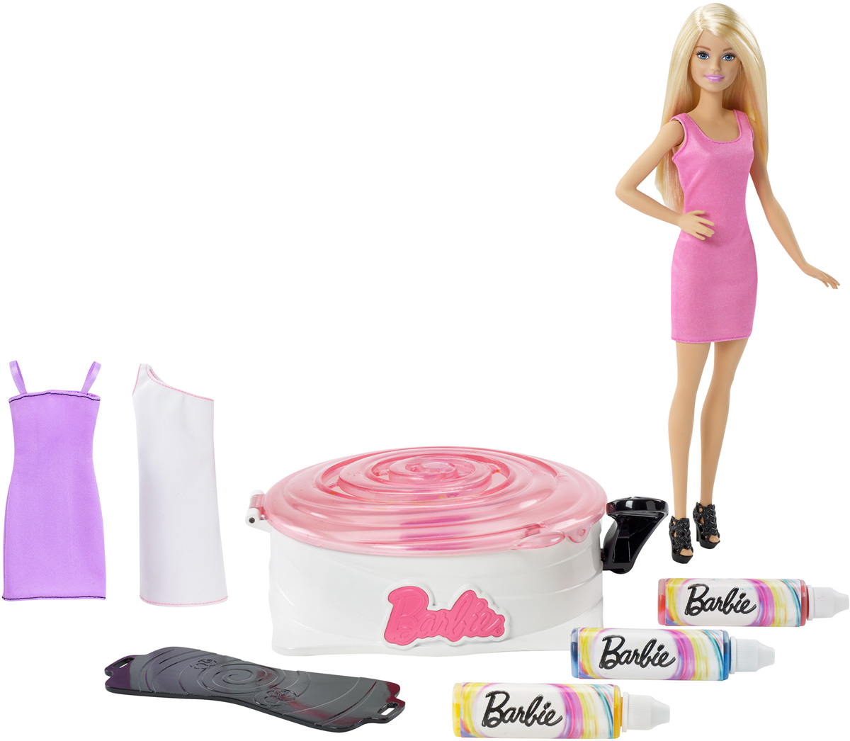 Barbie Игровой набор с куклой Студия цветных нарядовDMC10 Barbie Игровой набор с куклой Студия цветных нарядовDMC10Создайте свой дизайн и откройте новый стиль с игровым набором Barbie Студия цветных нарядов. Возьмите одно из трех платьев набора и наденьте на манекен. Закрепите манекен в машинке для покраски и закройте розовую крышку. Выберите любую из красок набора (розовую, желтую или синюю) и встряхните пузырек. Нажмите рычаг на машинке, чтобы платье вращалось, и добавляйте краску через отверстия на крышке. Не отпускайте рычаг - и краска растечется, образуя красивые и забавные узоры. Если решите, что хватит краски, откройте крышку - и вот оно, новое особенное платье! Нарядите куклу Barbie (входит в комплект) в дизайнерское платье и универсальные черные босоножки. Платья можно стирать. Цветная краска предназначена для использования только на нарядах, входящих в комплект, но не предназначена для использования на других нарядах, кукле или ребенке.