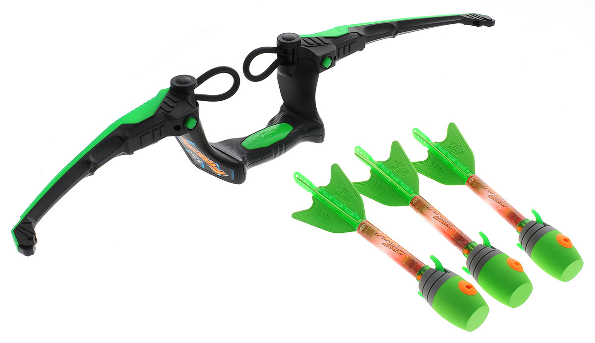 Zing Игровой набор Firetek Bow цвет зеленыйAS990_Air Storm Firetek Bow Zing Игровой набор Firetek Bow цвет зеленыйAS990_Air Storm Firetek BowИгровой набор Zing Firetek Bow серии Air Storm - это замечательный набор, включающий мощный ультрасовременный лук и три стрелы с мягкими наконечниками. Игра удивительно проста и увлекательна - для того чтобы запустить стрелу в воздух, необходимо, зацепив стрелу за резиновые петли, одной рукой ухватится за ручку лука, а другой оттянуть стрелу назад. Когда резиновая петля будет натянута достаточно сильно, прицеливайтесь и отпускайте стрелу. Дальность стрельбы зависит от силы натяжения резинки и достигает 75 метров! Во время полета стрела издает свистящий звук за счет специального отверстия в её наконечнике. Древко лука подсвечивается при нажатии кнопки на ручке. Стрелы окрашены в яркие цвета, что облегчает их поиск после выстрела. Также вы можете отслеживать траекторию полёта стрелы благодаря издаваемому ею звуку. Для работы игрушки необходимы 2 батарейки типа ААА (товар комплектуется демонстрационными).