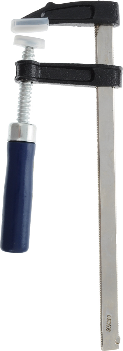 Струбцина Dexx, тип F, 5 х 20 см3205-50-200 Струбцина Dexx, тип F, 5 х 20 см3205-50-200F-образная струбцина Dexx используется для фиксации и сжатия всевозможных заготовок и деталей во время склеивания, закрепления на столярном верстаке или станке. Эргономичная деревянная ручка позволяет потребителю затягивать заготовку с нужным усилием. Нержавеющая сталь предупреждает коррозию и улучшает внешний вид. Максимальный размер зажима: 5 х 20 см. Общая длина инструмента: 26 см.