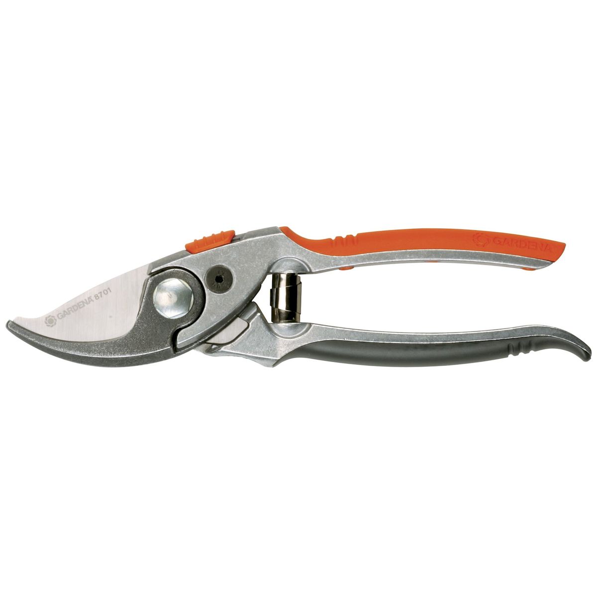 Gardena Секатор BP 30 Premium08701-20.000.00 Gardena Секатор BP 30 Premium08701-20.000.00Сверхпрочный секатор для аккуратной обрезки цветов и молодых побегов. Максимальный диаметр реза 20мм. Двухлезвийный с прецизионной заточкой, желобок для стока сока, резак для проволоки, 2 позиции захвата. Верхний нож из высококачественной стали, кованый нижний нож, пригодный для подшлифовки с прочными профильными рукоятками из алюминия