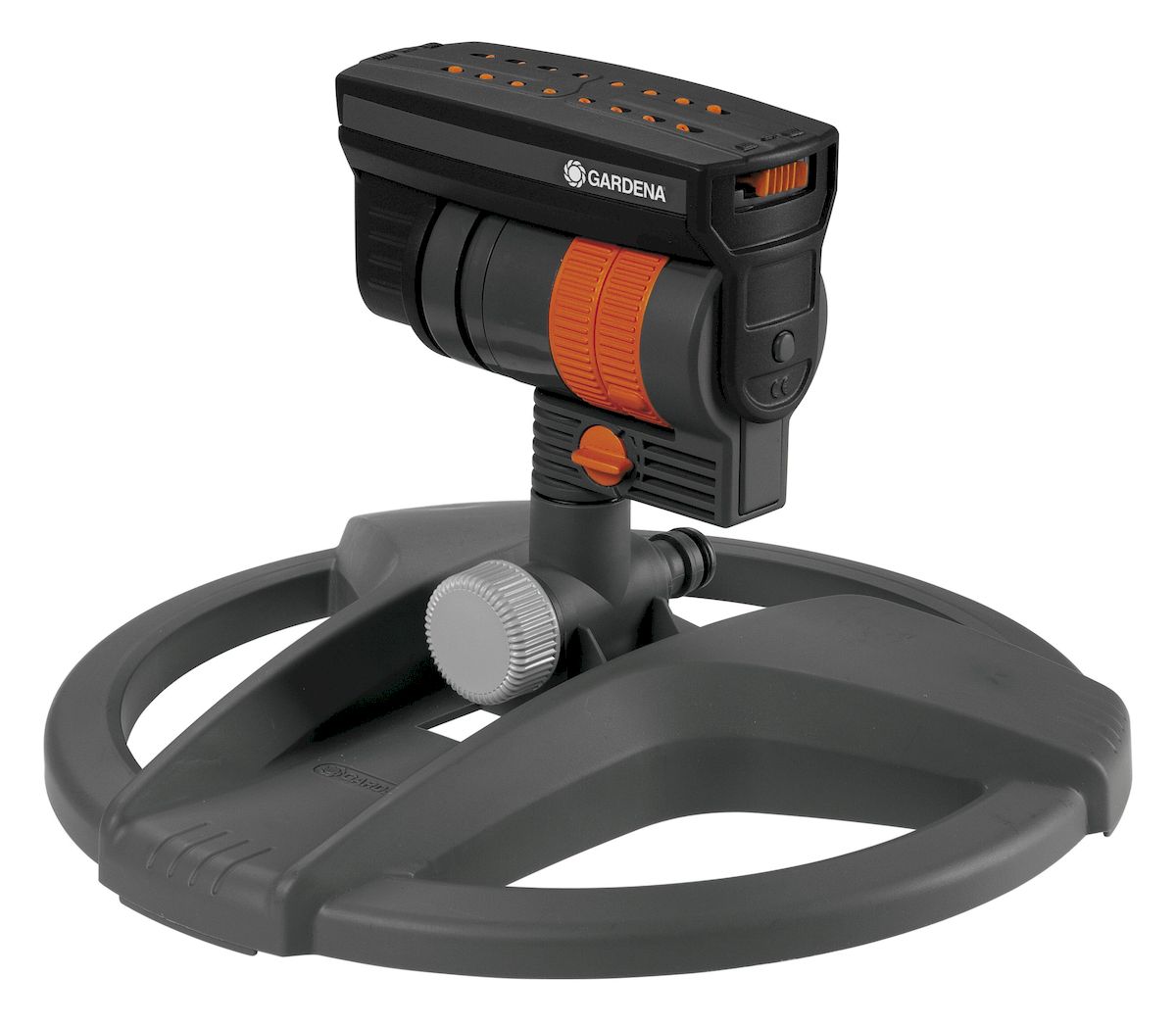 Дождеватель Gardena ZoomMaxx, осциллирующий08127-20.000.00 Дождеватель Gardena ZoomMaxx, осциллирующий08127-20.000.00Осциллирующий дождеватель Gardena ZoomMaxx - это универсальное решение с большими функциональными возможностями. Благодаря прочному и устойчивому основанию его можно безопасно расположить на участке даже с уклоном до 15 %, то есть в любом месте, где он необходим. Бесступенчатая регулировка потока воды обеспечивает возможность точно задать область и мощность полива. Ширина полива легко регулируется с помощью колесика от 3 до 12 м. Мелкоячеистый фильтр защищает дождеватель от попадания песка и грязи, а также от засорения форсунок. Фильтр легко снимается одним движением руки и быстро очищается. Площадь полива - 9-216 м2; Максимальная ширина струи - 12 м.