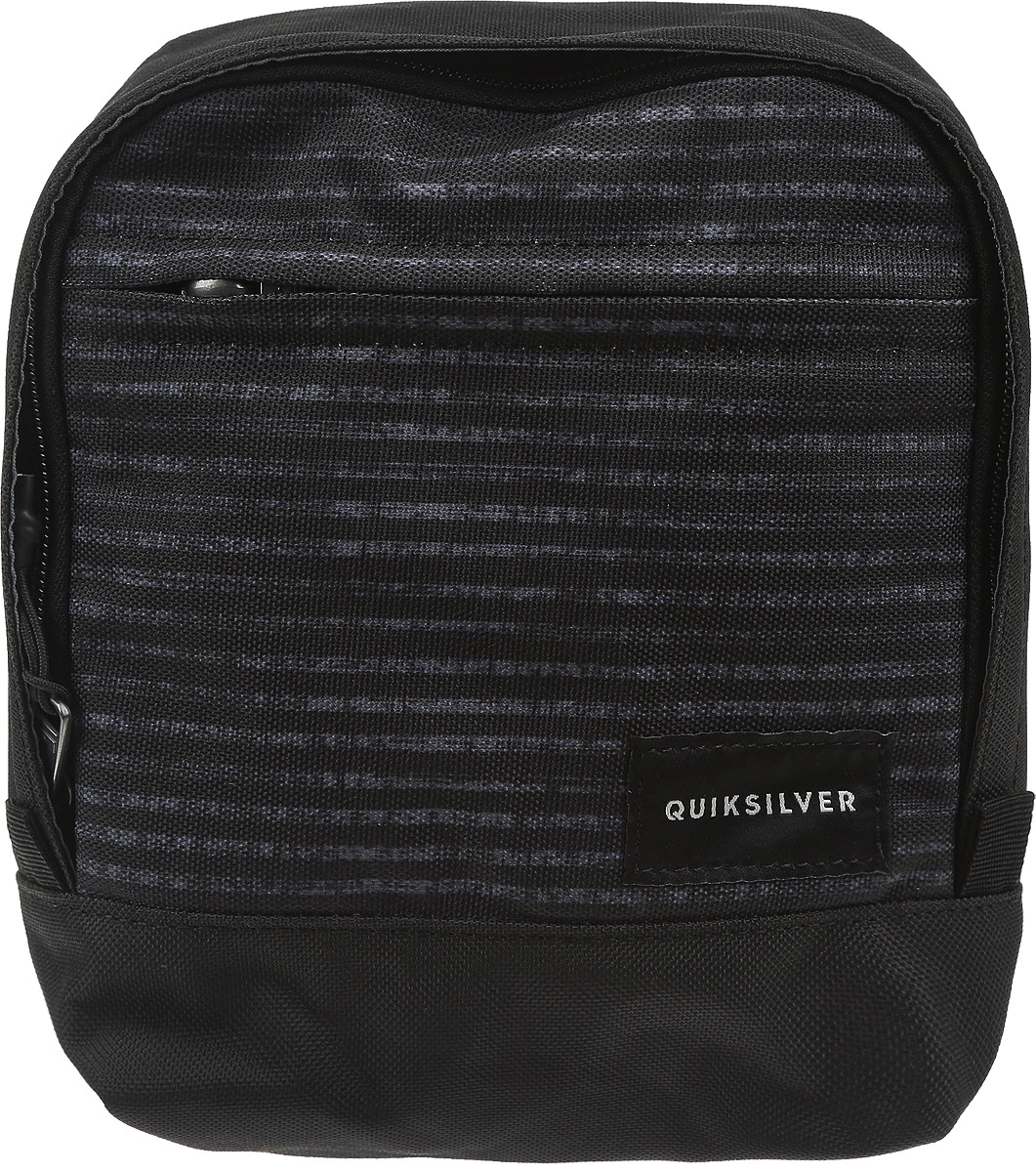 Сумка на плечо Quiksilver Magic, цвет: черный. EQYBA03053-KVJ0EQYBA03053-KVJ0 Сумка на плечо Quiksilver Magic, цвет: черный. EQYBA03053-KVJ0EQYBA03053-KVJ0Сумка на плечо Quiksilver Magic изготовлена из качественного полиэстера и оформлена оригинальным принтом и фирменной нашивкой. На лицевой стороне расположен небольшой вшитый карман на молнии. Внутри расположено вместительное отделение, которое закрывается на удобную молнию. Такая практичная сумка на плечо не оставит вас равнодушным.