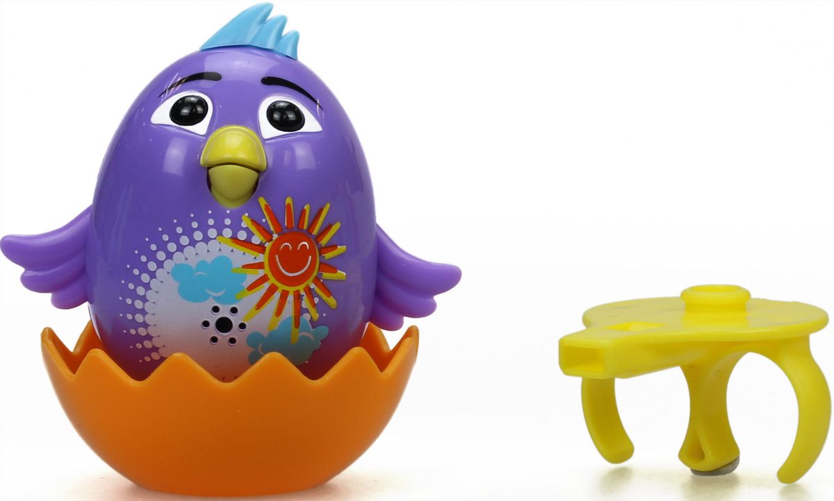 DigiBirds Интерактивная игрушка Цыпленок с кольцом Violet88280-1 DigiBirds Интерактивная игрушка Цыпленок с кольцом Violet88280-1У вас есть шанс получить уникального домашнего питомца - поющую птичку. Не каждый может похвастаться этим. Интерактивная игрушка DigiFriends Цыпленок с кольцом Violet - это умная интерактивная птичка, которая будет развлекать вас различными мелодиями, пением и ритмичными движениями. Для активизации птички необходимо подуть на нее. Чтобы активировать режим проигрывания мелодий достаточно посвистеть в свисток, который имеется в комплекте. Игрушка издает 55 вариантов мелодий и звуков. Кольцо-свисток может служить как переносной насест для птички. Ребенок может надеть кольцо на два пальца, закрепить там игрушку и свободно играть или даже бегать. Птичка устойчива на любой ровной поверхности. Игрушка может поворачивать голову и шевелить клювом в такт мелодии. Игрушка работает в двух режимах: соло и хор. Можно синхронизировать неограниченное количество птичек или других персонажей DigiFriends. Главным в хоре становится персонаж, которого включили...