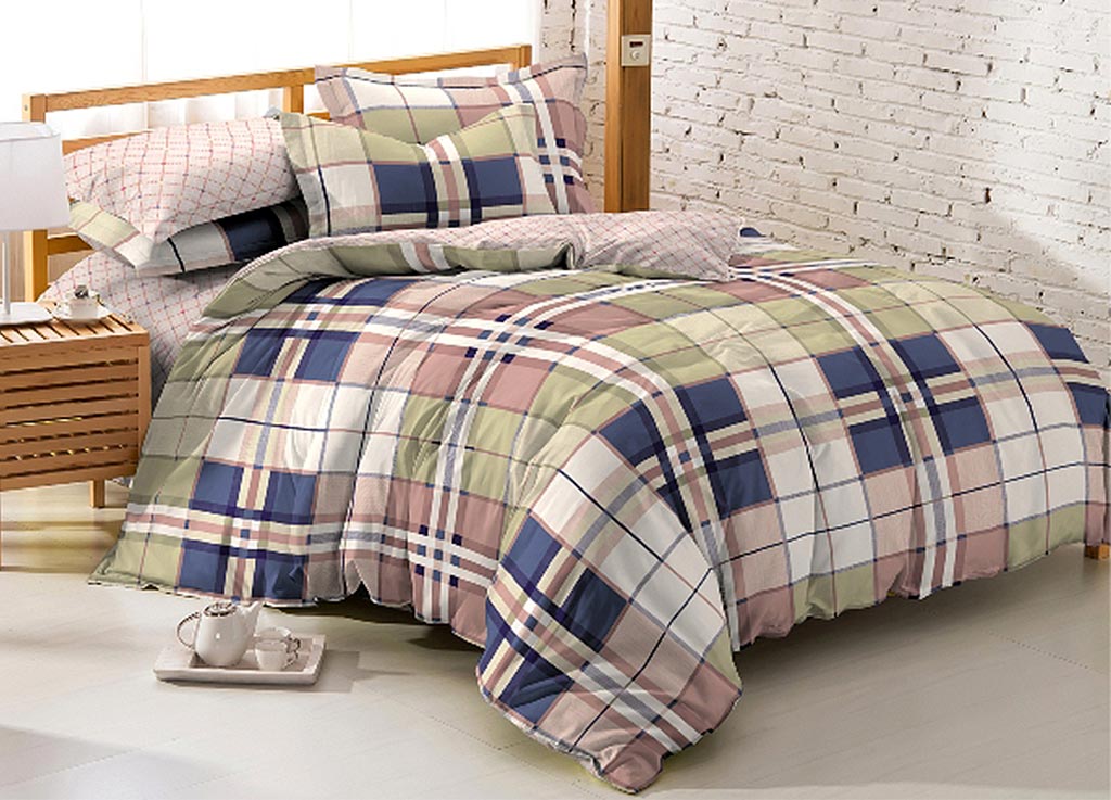 Комплект белья Primavera Classic Клетка, евро, наволочки 70x70, цвет: мультиколор88294 Комплект белья Primavera Classic Клетка, евро, наволочки 70x70, цвет: мультиколор88294Роскошный комплект постельного белья Primavera Classic выполнен из качественного плотного сатина и украшен оригинальным рисунком. Комплект состоит из пододеяльника, простыни и двух наволочек. Сатин - это ткань из 100% натурального хлопка. Мягкость и нежность материала создает чувство комфорта и защищенности. Классический натуральный природный материал делает это постельное белье нежным, элегантным и приятным. Приобретая комплект постельного белья Primavera Classic, вы можете быть уверены в том, что покупка доставит вам и вашим близким удовольствие и подарит максимальный комфорт.