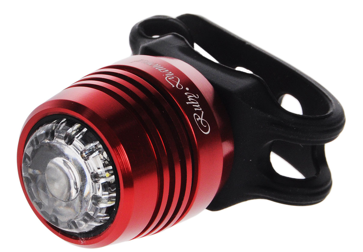 Фонарь велосипедный Dosun Diamond DC100, передний, с зарядкой от USB, цвет: красный, черныйDC100-RED Фонарь велосипедный Dosun Diamond DC100, передний, с зарядкой от USB, цвет: красный, черныйDC100-REDПередний велофонарь Dosun Diamond DC100 предназначен для обеспечения большей безопасности при поездках в темное время суток. Он легко крепится и снимается без дополнительных инструментов на основу диаметром 2-4 см. Корпус изделия выполнен из прочного алюминия. Фонарь имеет 3 режима: 2 вида яркости свечения и мигание. Изделие водонепроницаемо. Фонарь питается от литий-ионного аккумулятора, заряжающегося от компьютера при помощи встроенного USB. Время яркого свечения: 3 часа. Время обычного свечения: 6 часов. Время мигания: 50 ч. Время зарядки: 2,5 ч. Размер фонаря (без учета крепления): 3 х 2,7 х 2,7 см.