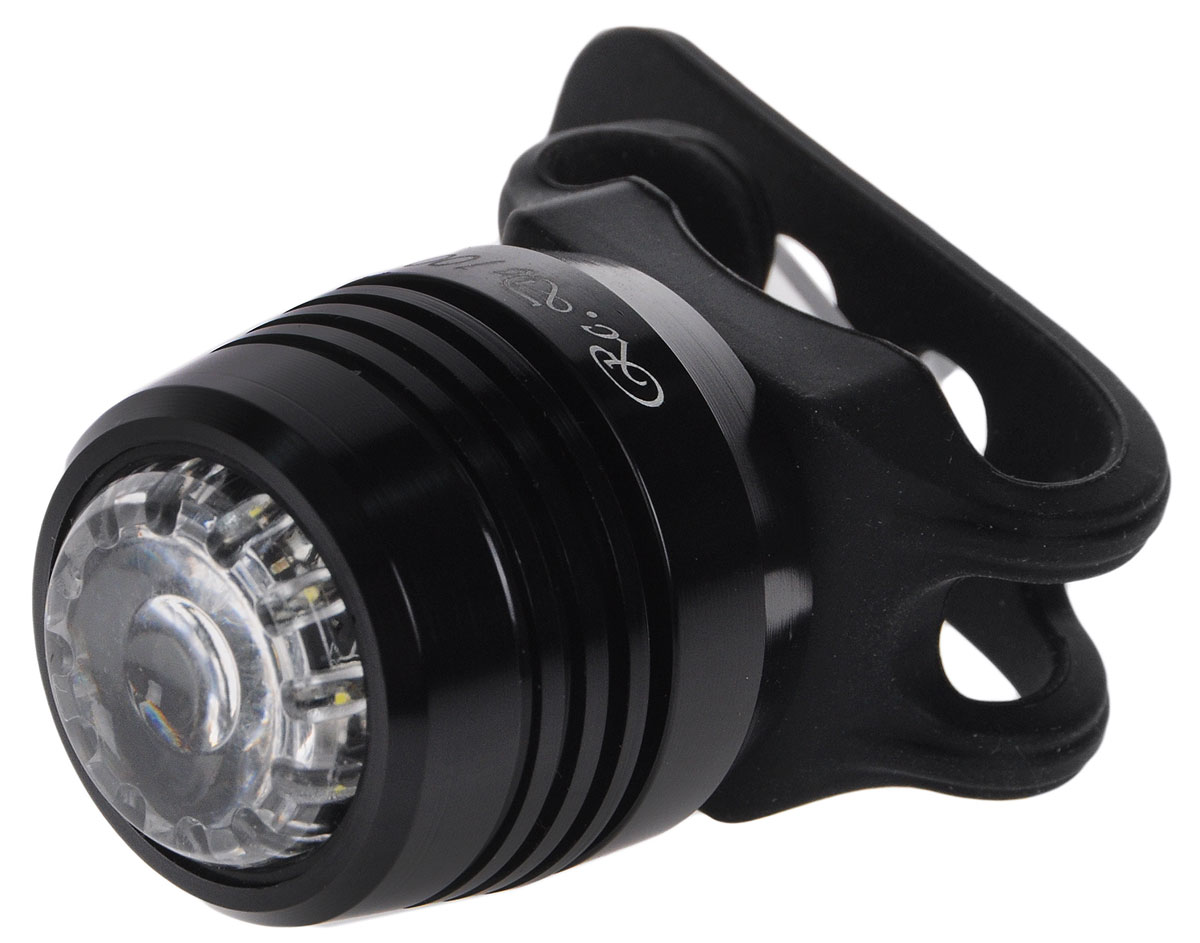 Фонарь велосипедный Dosun Diamond DC100, передний, с зарядкой от USB, цвет: серебристый, черныйDC100-Titanium Фонарь велосипедный Dosun Diamond DC100, передний, с зарядкой от USB, цвет: серебристый, черныйDC100-TitaniumПередний велофонарь Dosun Diamond DC100 предназначен для обеспечения большей безопасности при поездках в темное время суток. Он легко крепится и снимается без дополнительных инструментов на основу диаметром 2-4 см. Корпус изделия выполнен из прочного алюминия. Фонарь имеет 3 режима: 2 вида яркости свечения и мигание. Изделие водонепроницаемо. Фонарь питается от литий-ионного аккумулятора, заряжающегося от компьютера при помощи встроенного USB. Время яркого свечения: 3 часа. Время обычного свечения: 6 часов. Время мигания: 50 ч. Время зарядки: 2,5 ч. Размер фонаря (без учета крепления): 3 х 2,7 х 2,7 см.