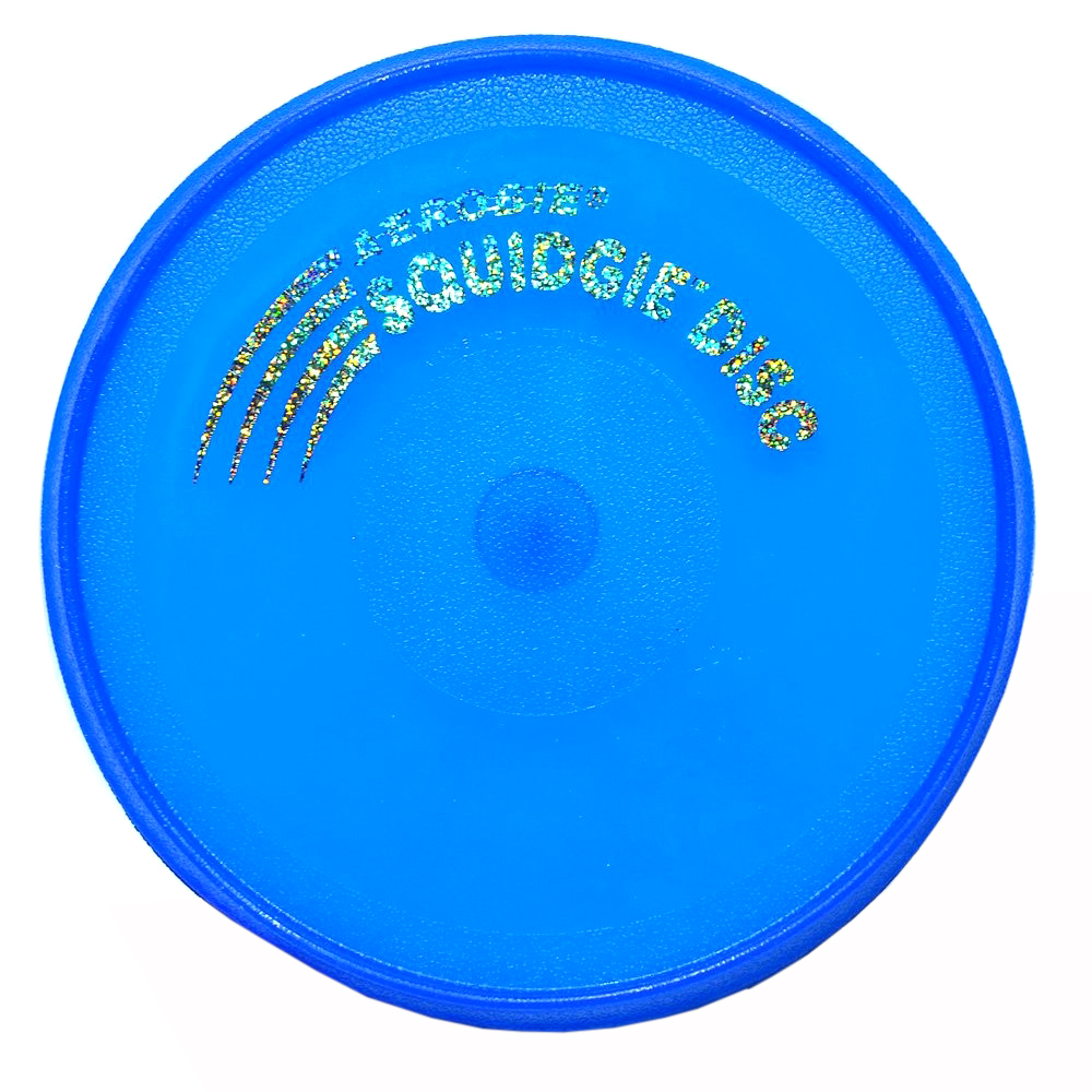 Aerobie Летающий диск Squidgie Disc81 Aerobie Летающий диск Squidgie Disc81Мягкие летающие тарелки выполнены из особого мягкого материала,который приятно кидать и вдвойне приятно ловить.Благодаря этому теперь можно совмещать существенную дальность броска и безопасность ловли при игре.Летающие диски летают до 40 метров в длину, но никогда не оставят следов ушибов на руках.Летающие диски обладают запатентованной формой обода в виде спойлера, которая позволяет им лететь невероятно далеко и ровно. Они не тонут в воде, что делает их незаменимыми при игре на пляже или рядом с водоемами.