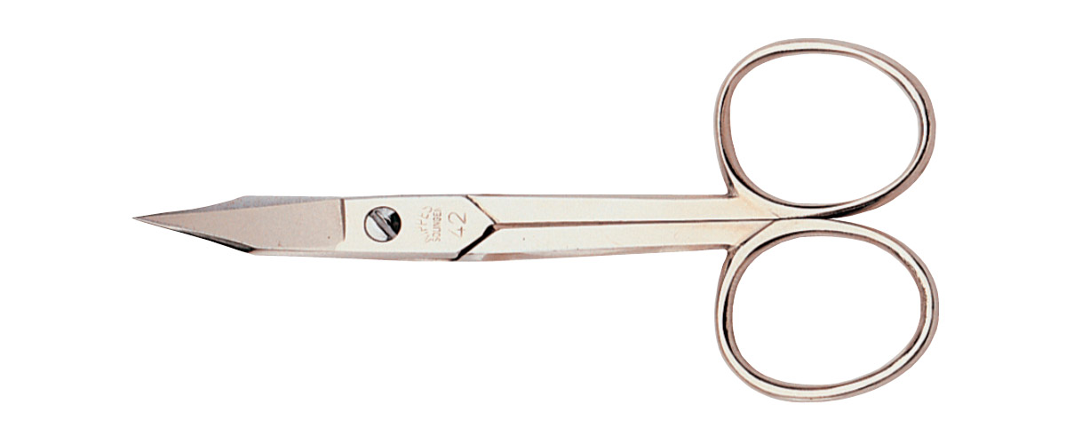 Nippes Ножницы маникюрные для ногтей, 9 см. 4242 Nippes Ножницы маникюрные для ногтей, 9 см. 4242Ножницы изготовлены из высококачественной стали. Режущие лезвия ножниц чрезвычайно острые. Длина ножниц 9 см Хранить в сухом недоступном для детей месте. Срок годности не ограничен. Замена изделия не осуществляется в следующих случаях: - Использование не по назначению - Самостоятельный ремонт - Нарушение условий хранения